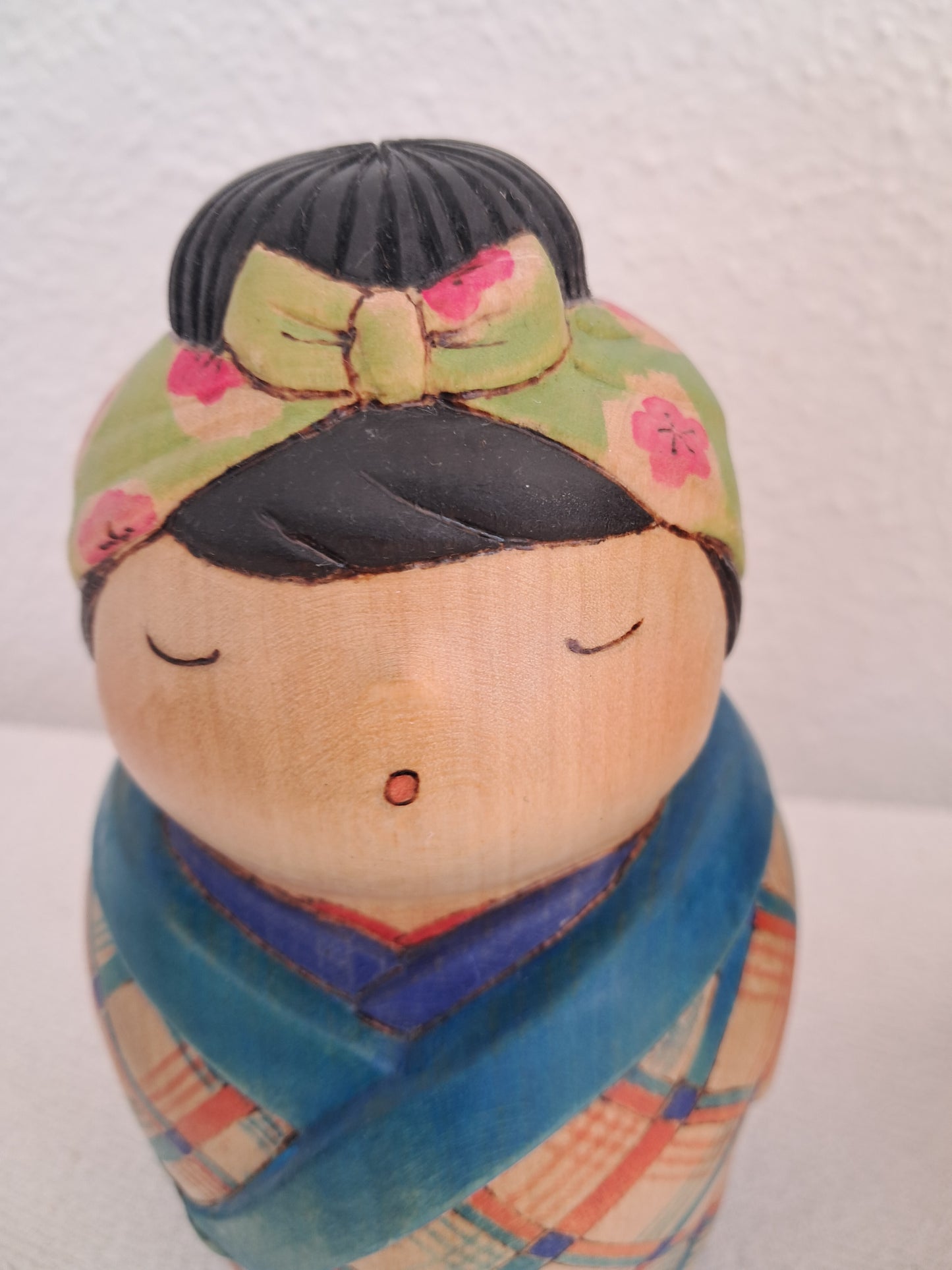 Exclusive Kokeshi made by Yuko Yamazaki (1956-) - "Babysitter"