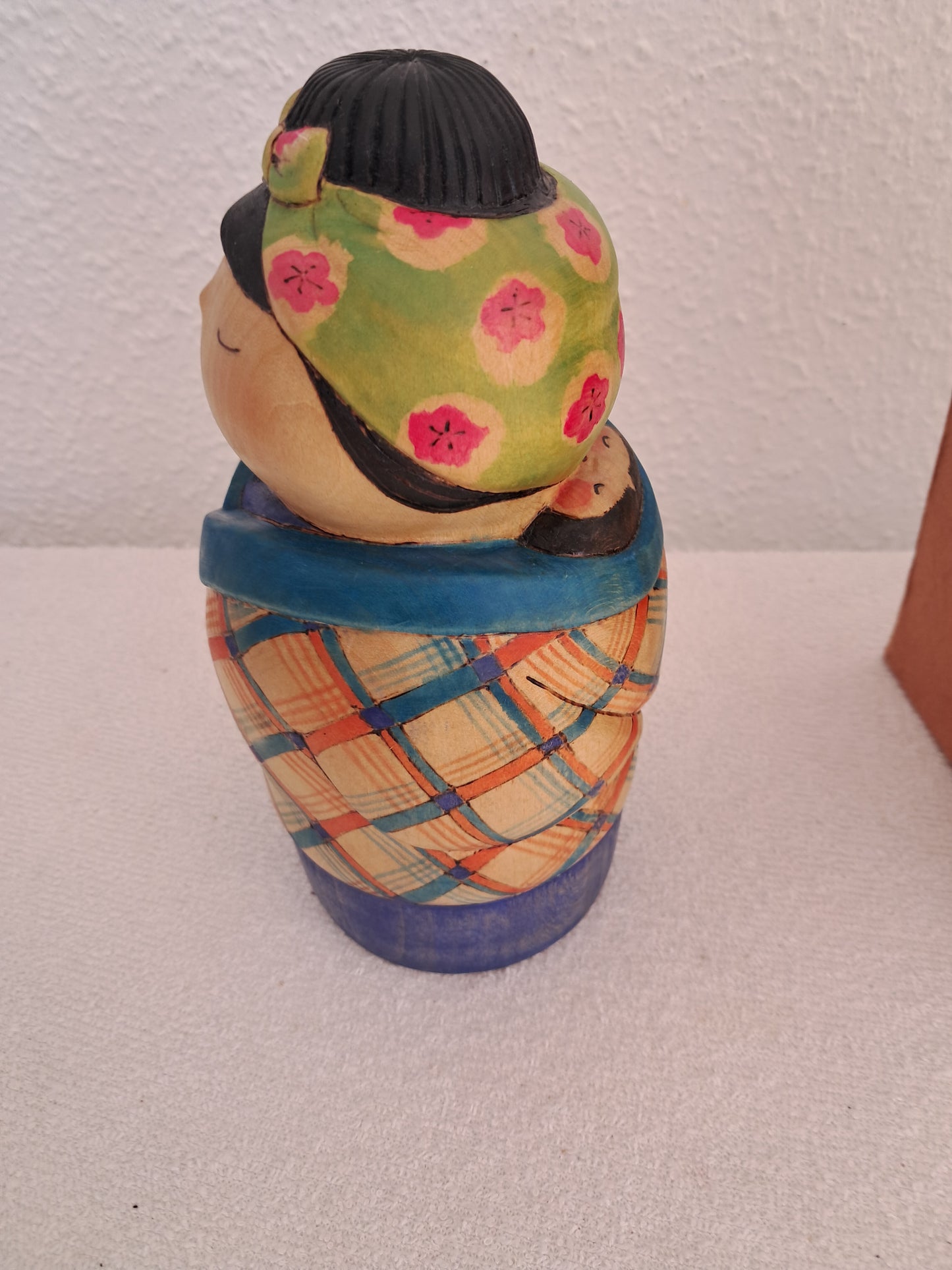 Exclusive Kokeshi made by Yuko Yamazaki (1956-) - "Babysitter"