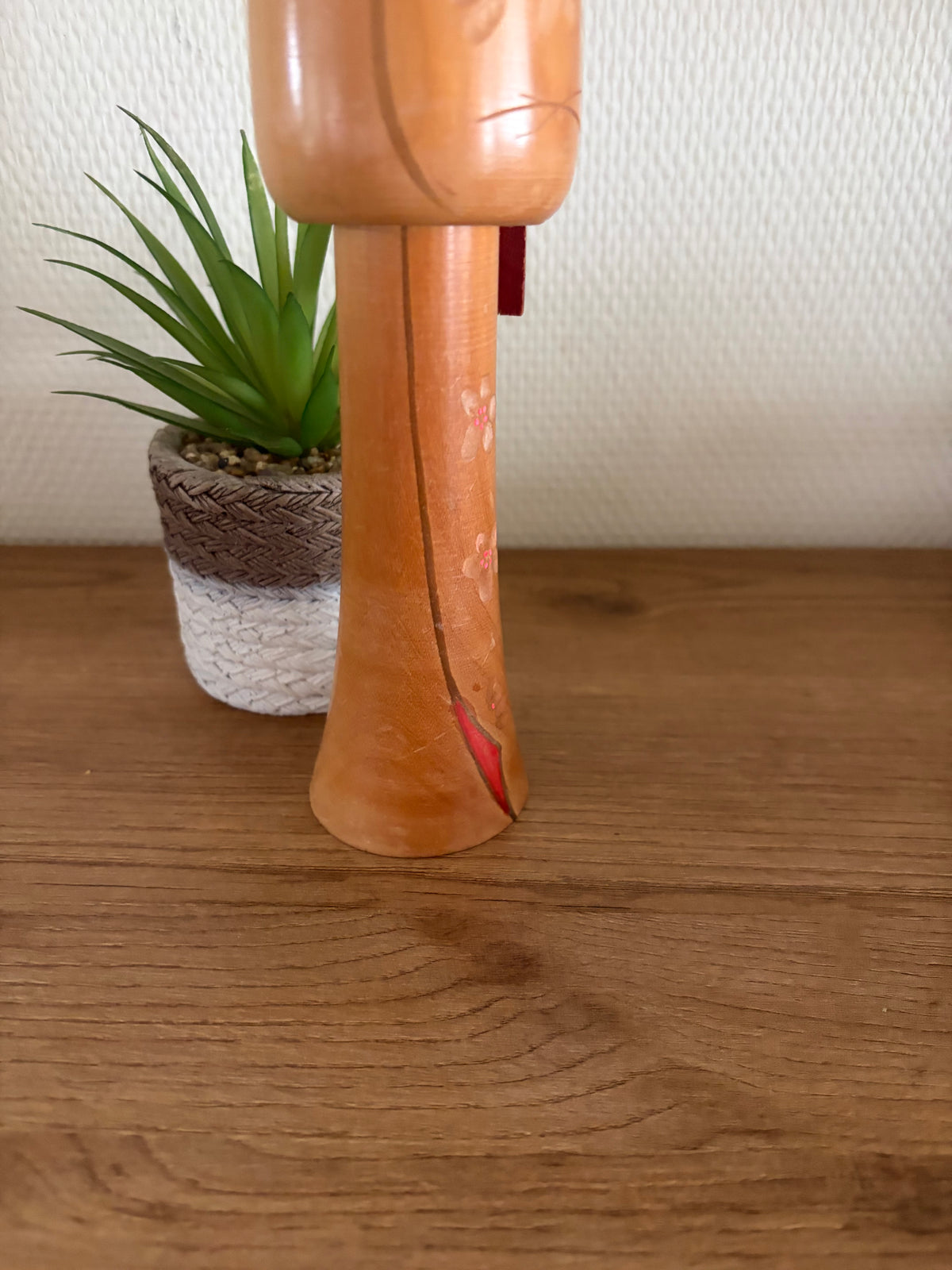 Elegant vintage Sosaku kokeshi by Hajime Miyashita (1940-)