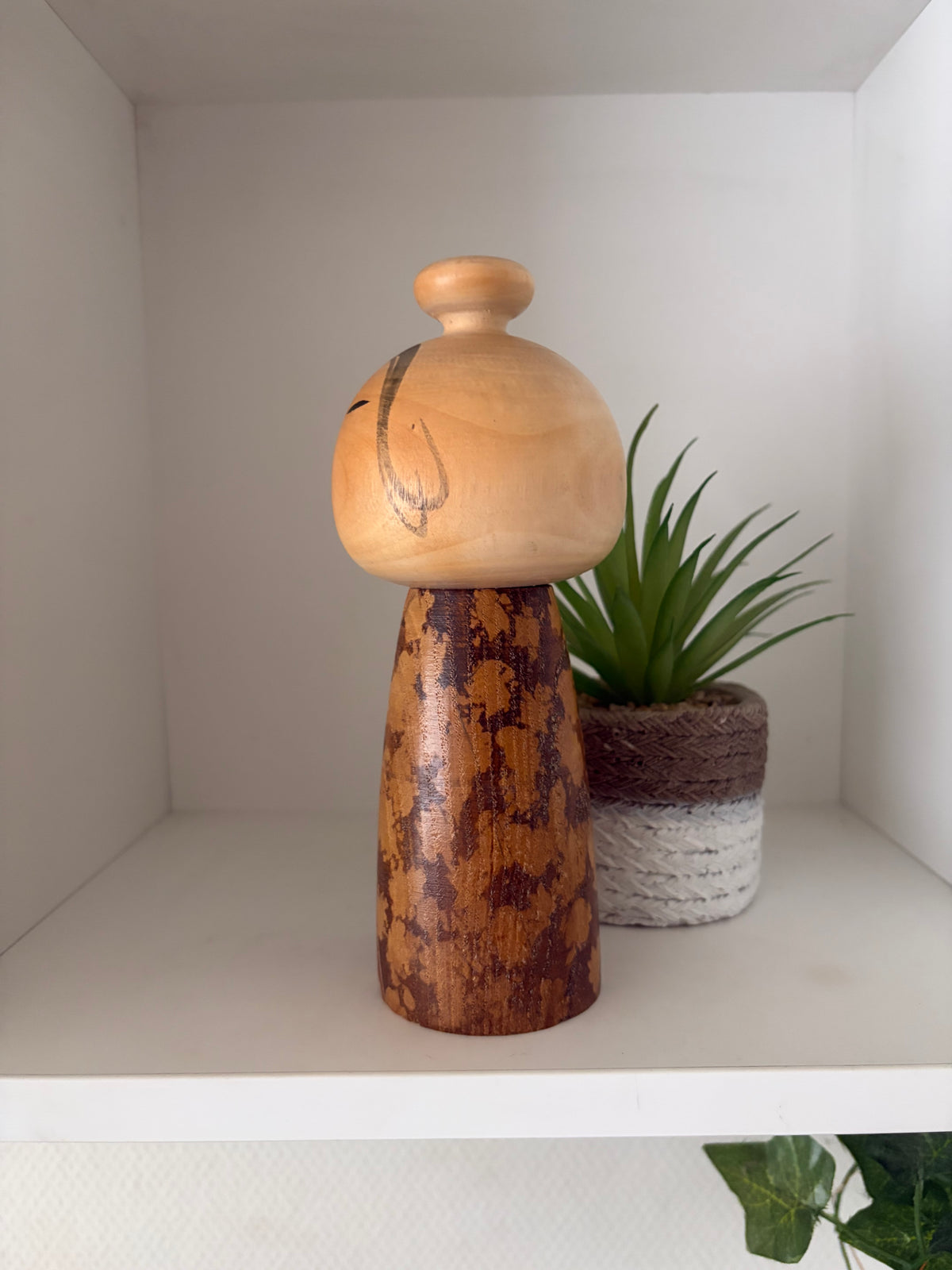 Rare vintage Sosaku kokeshi by Issetsu Kuribayashi (1924 - 2011)
