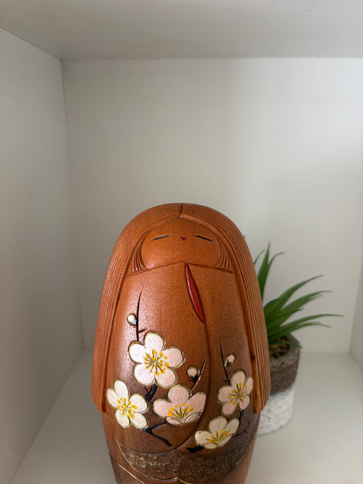 Exclusive Sosaku kokeshi by Aoki Ryoka (1931-)