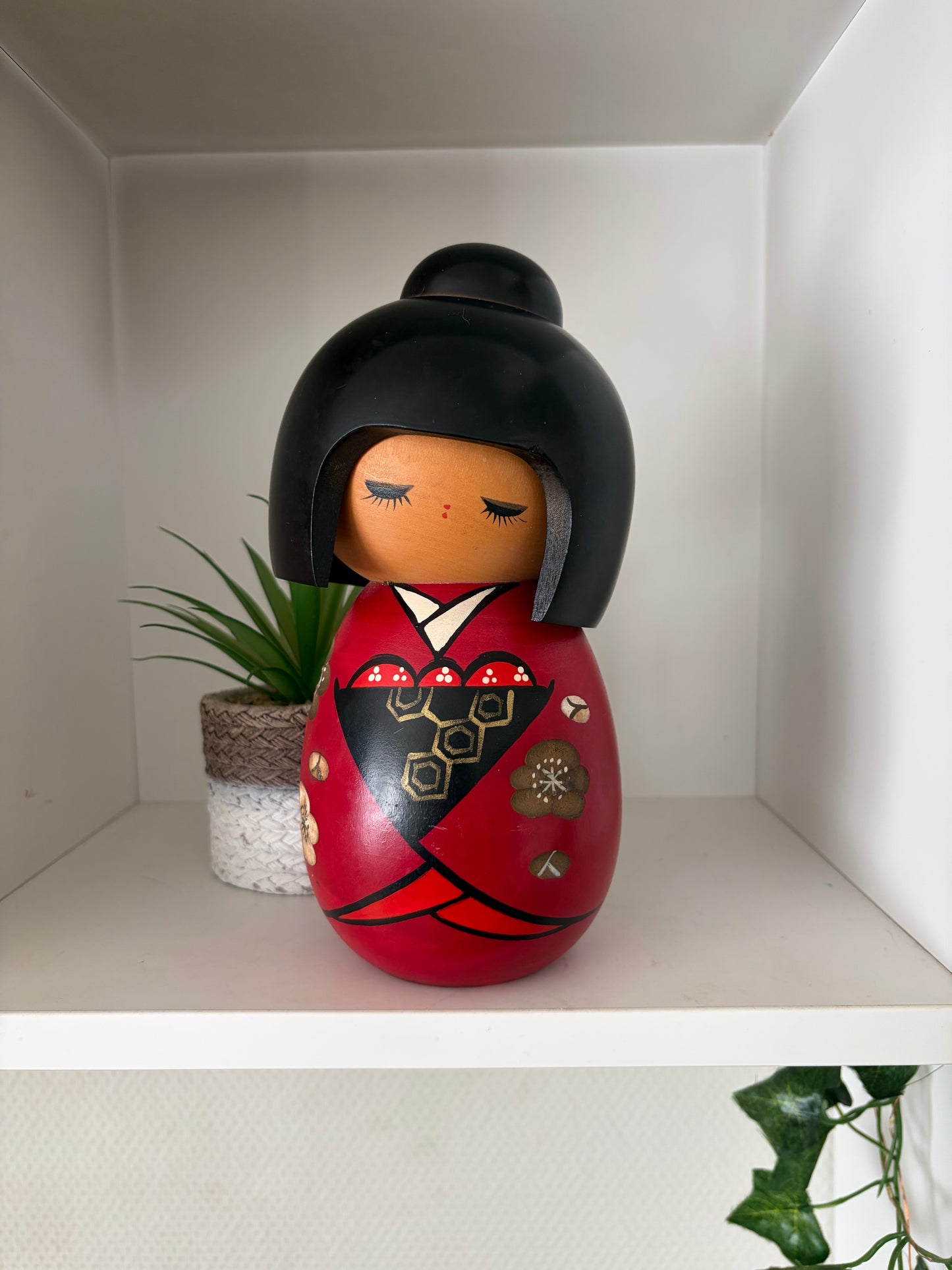 Vintage chunky Gumma kokeshi by Hajime Miyashita (1940-)