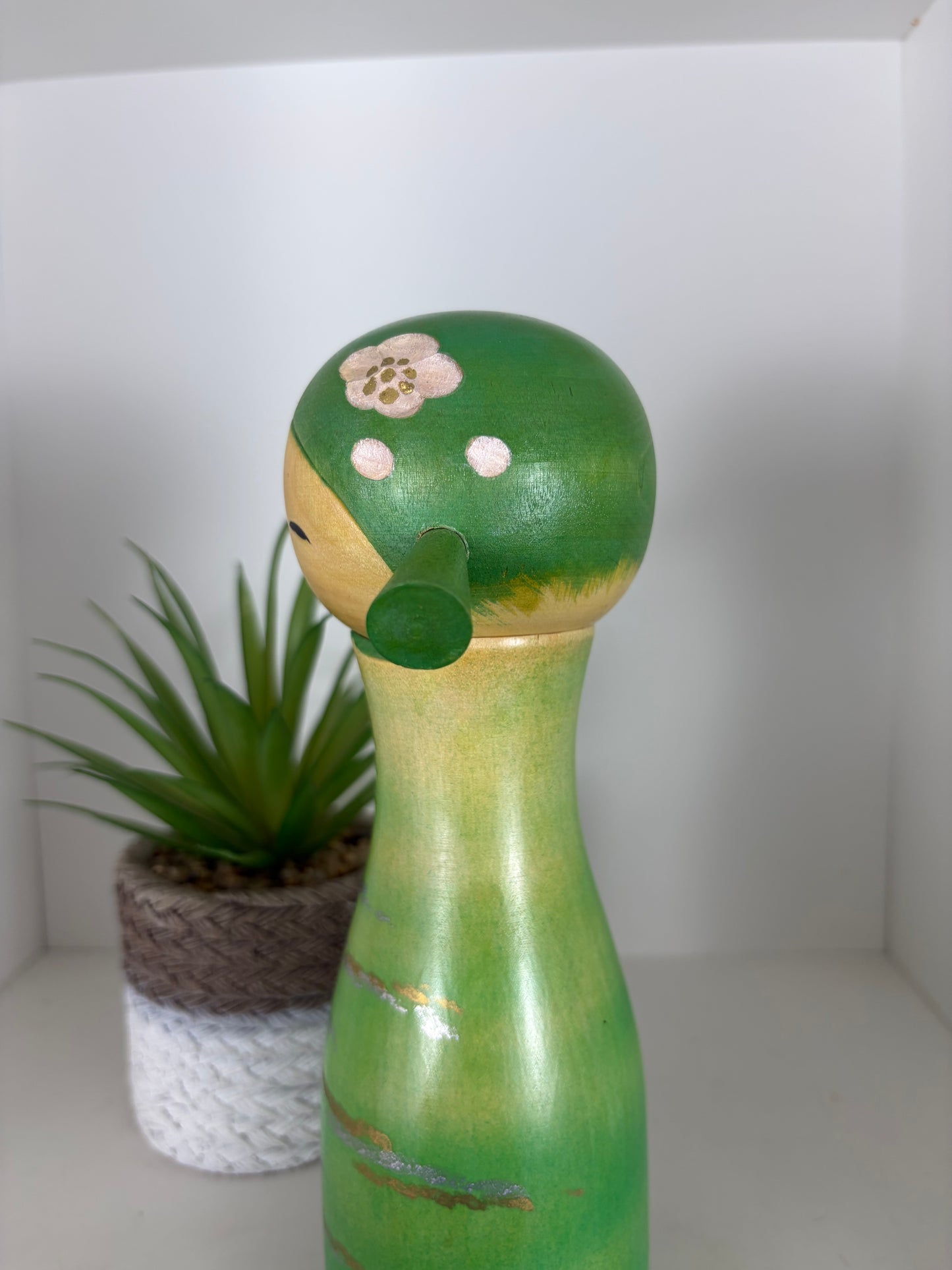 Beautiful Sosaku kokeshi by Aoki Ryoka (1931-)
