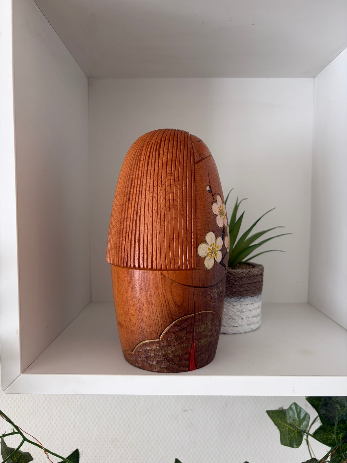 Exclusive Sosaku kokeshi by Aoki Ryoka (1931-)