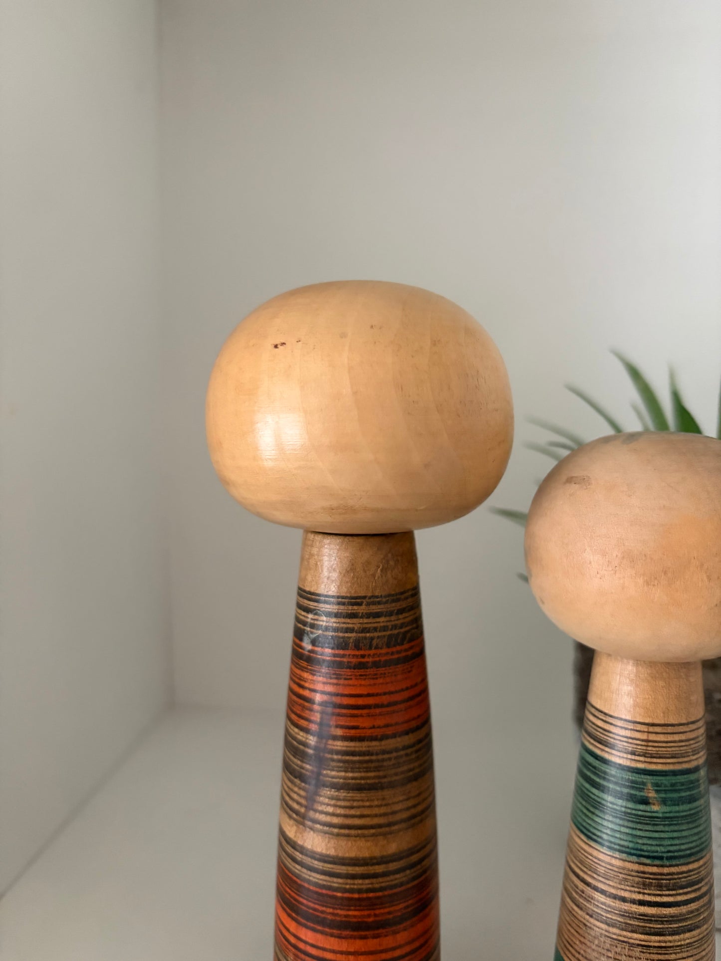 Vintage pair Sosaku kokeshi by Sanpei Yamanaka (1926-2012) - Mother and child