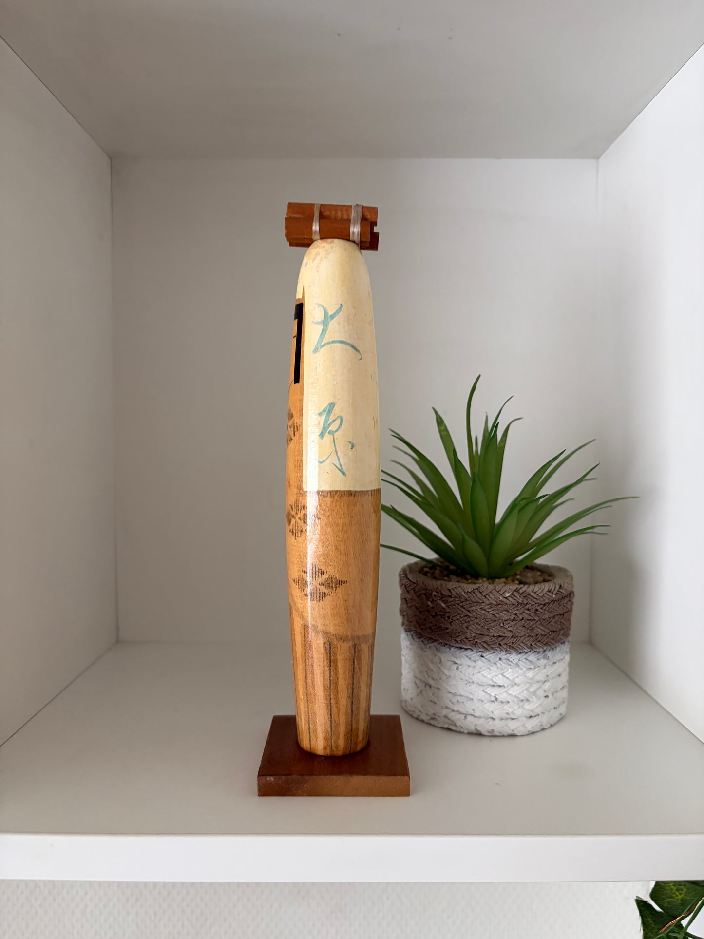 Vintage Sosaku kokeshi by Issetsu Kuribayashi (1924-2011)