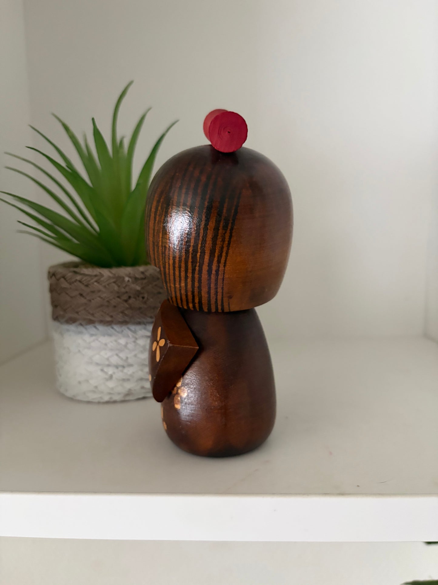 Lovely vintage Sosaku kokeshi by Ishida Tomio