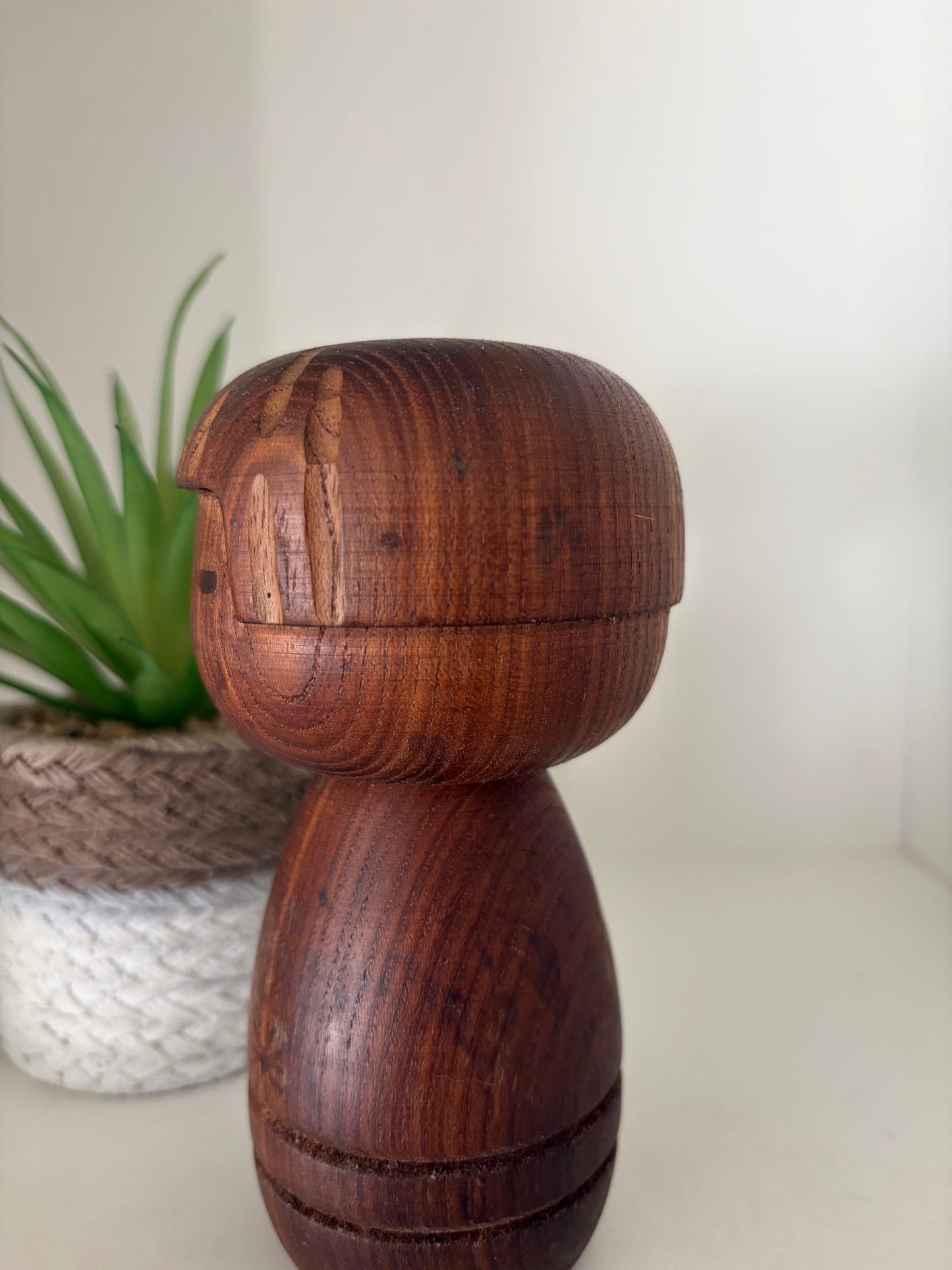 vintage Sosaku kokeshi mad by Sanpei Yamanaka (1926-2012)