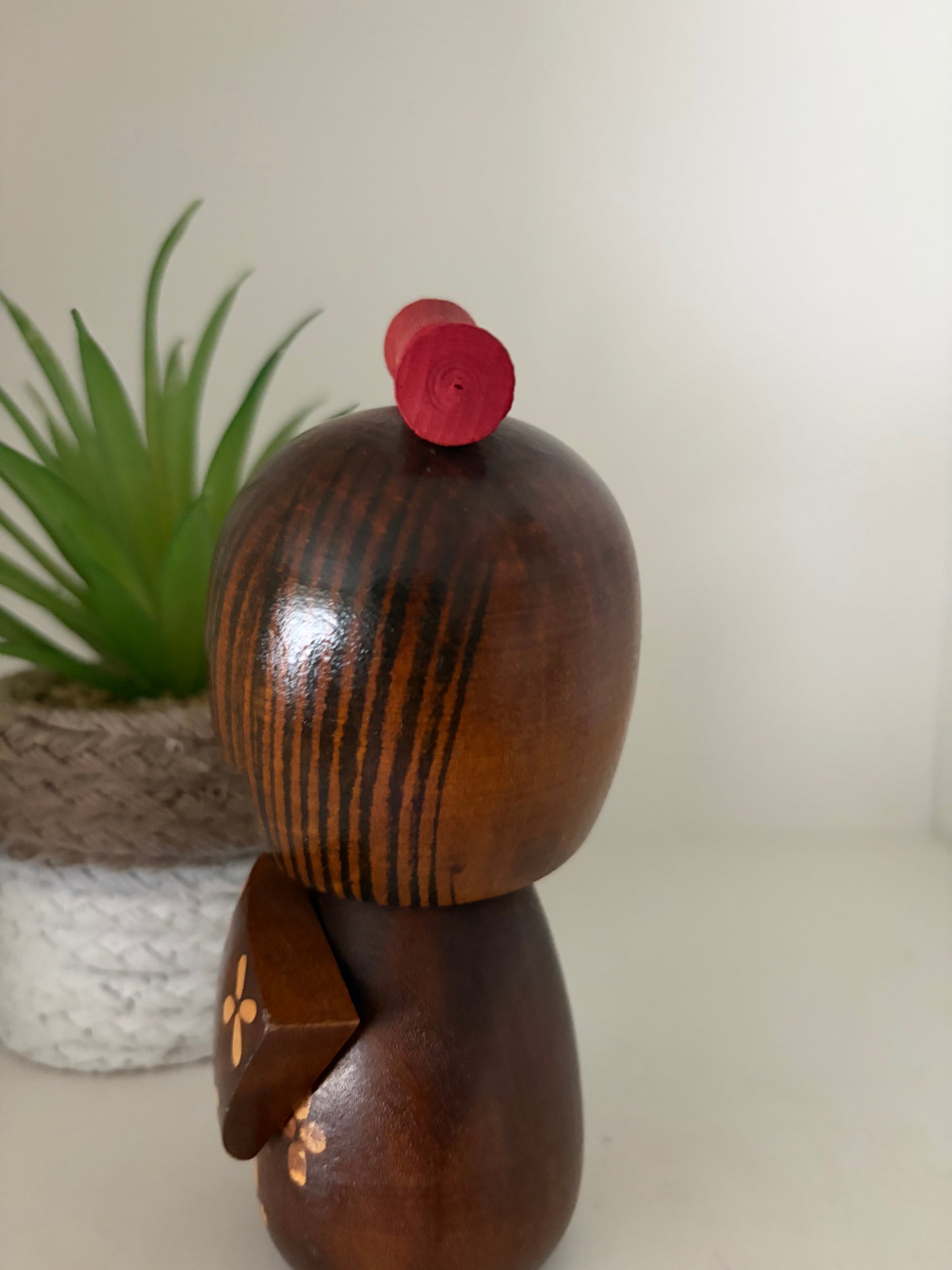 Lovely vintage Sosaku kokeshi by Ishida Tomio