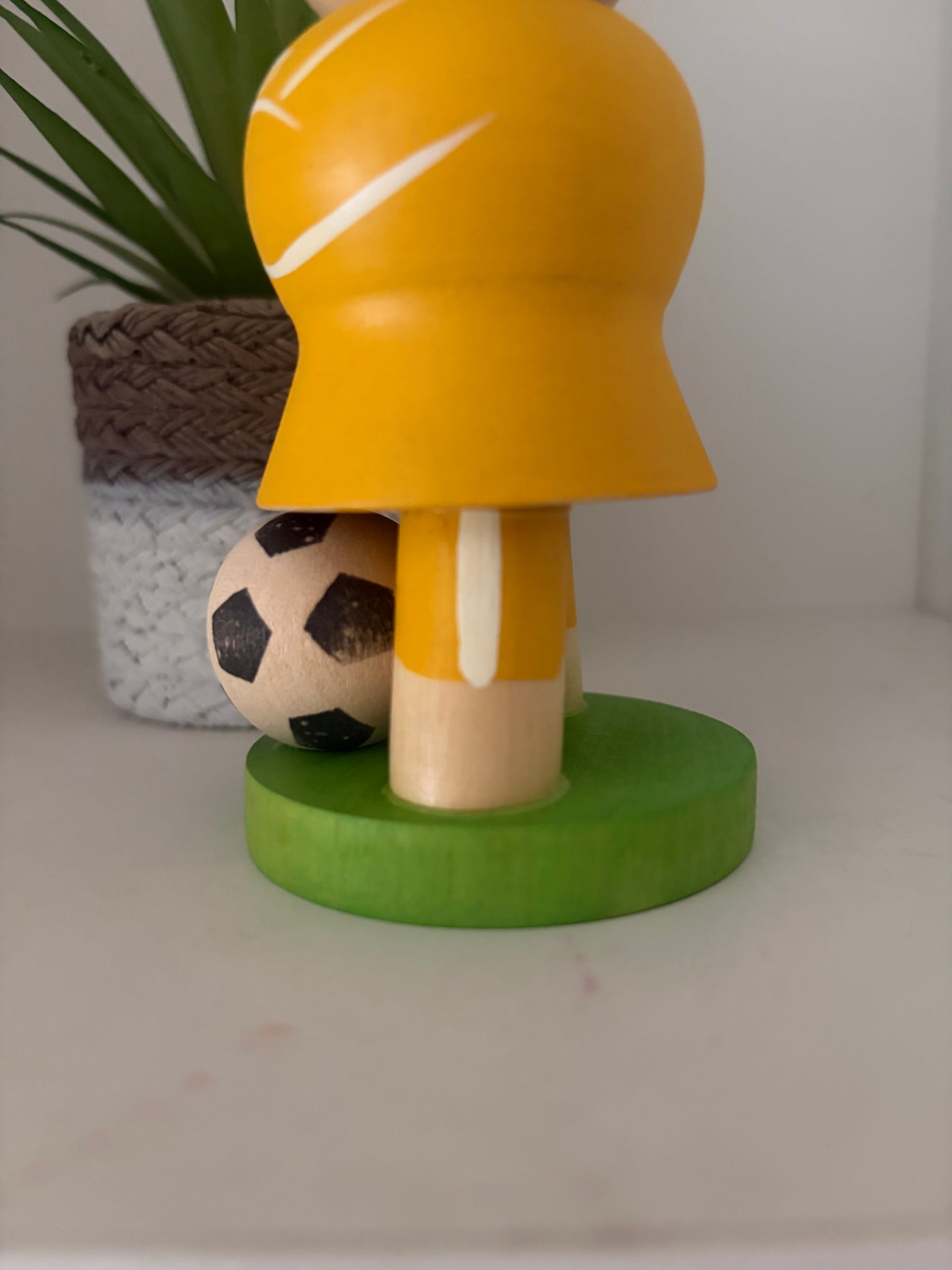 Vintage Sosaku kokeshi by Aoki Ryoka (1931-)