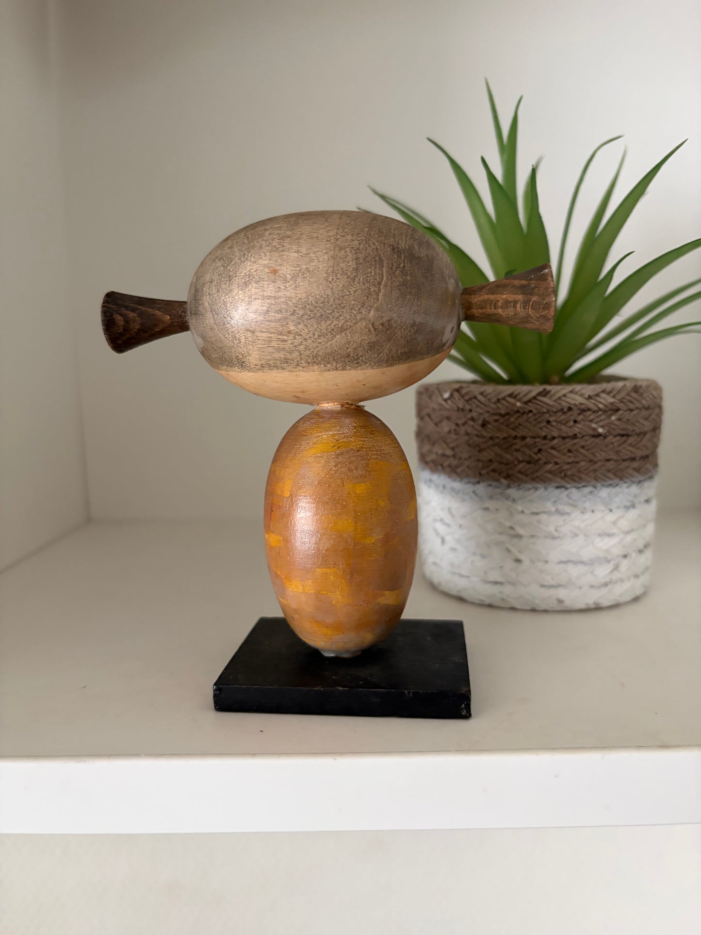 Rare vintage Sosaku kokeshi by Shido Shozan (1932-1995) with two lovely tails