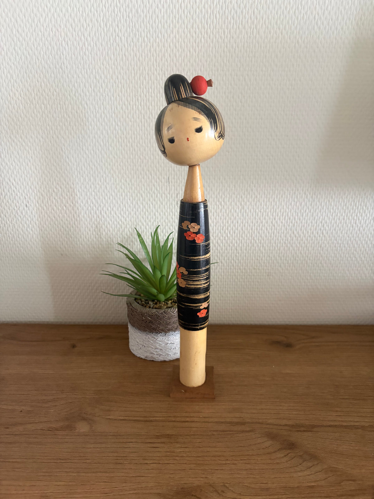 Rare Vintage Sosaku kokeshi by Takanashi Hanpuushi