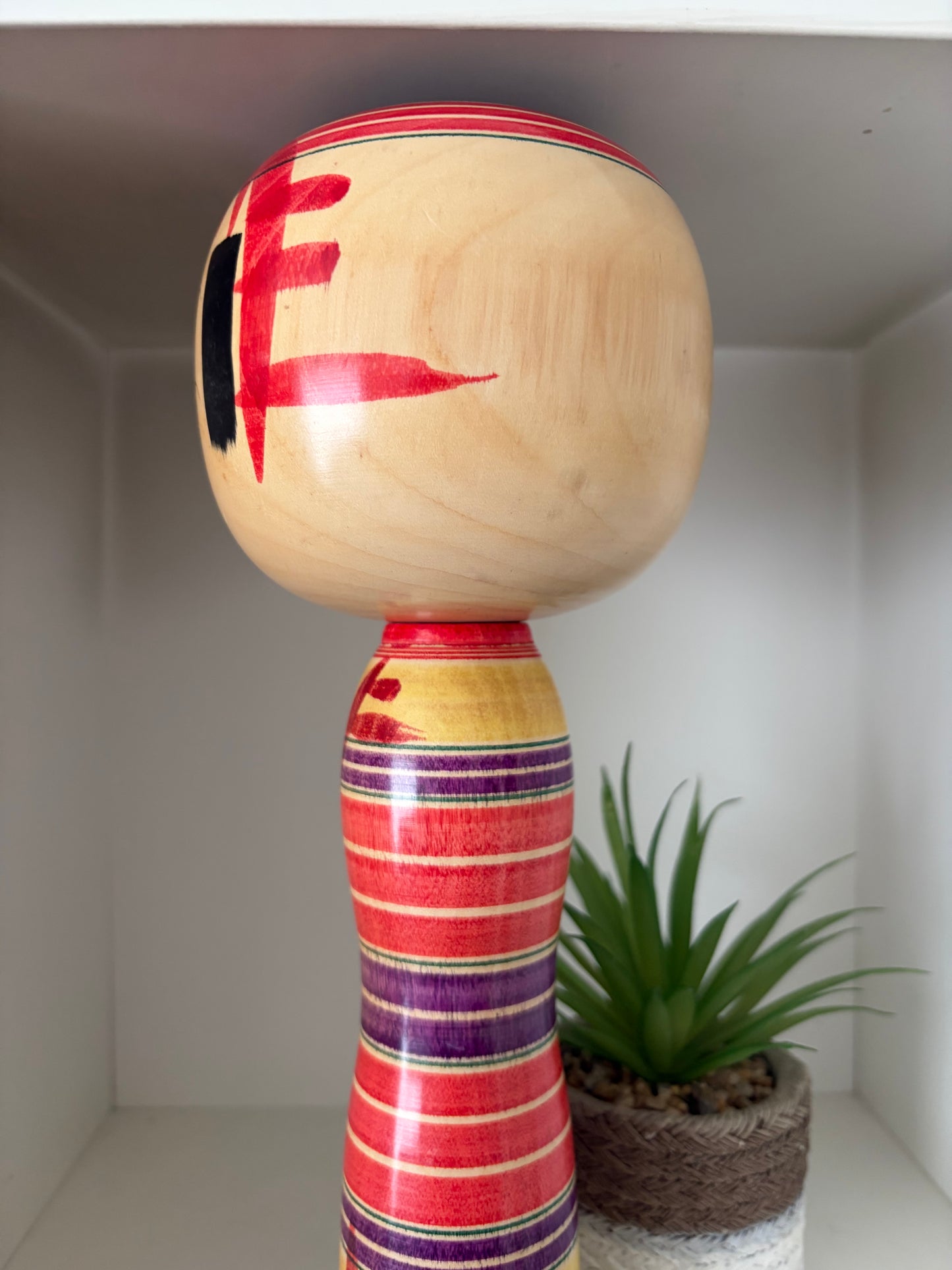 Rare vintage traditional Yajiro kokeshi by Niiyama Toru - With rattle inside the head