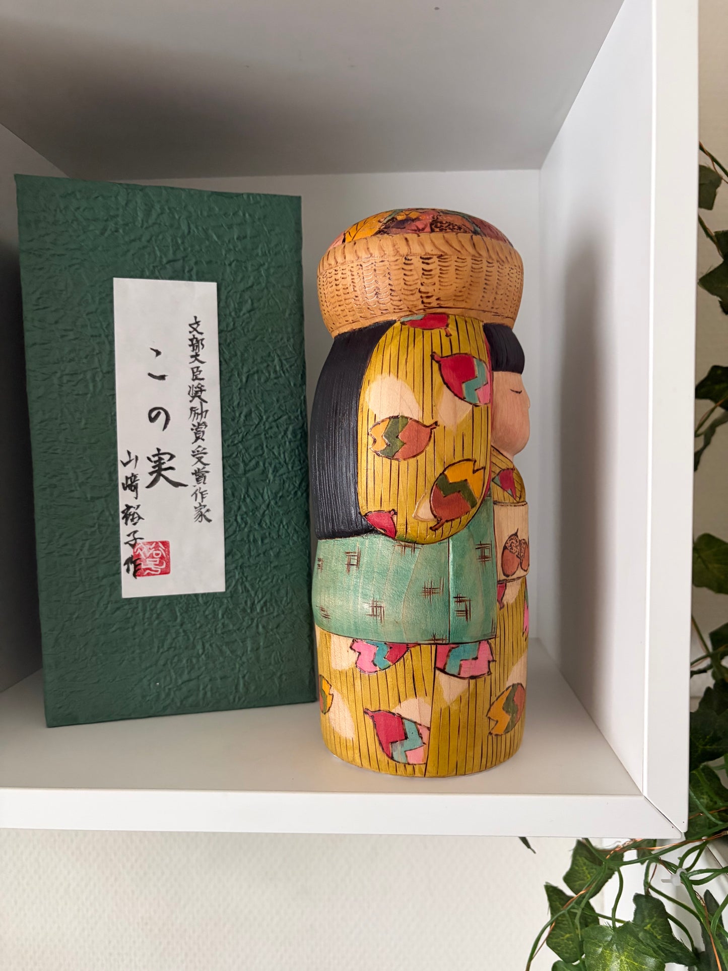 One of a kind kokeshi by Yuko Yamazaki - With box