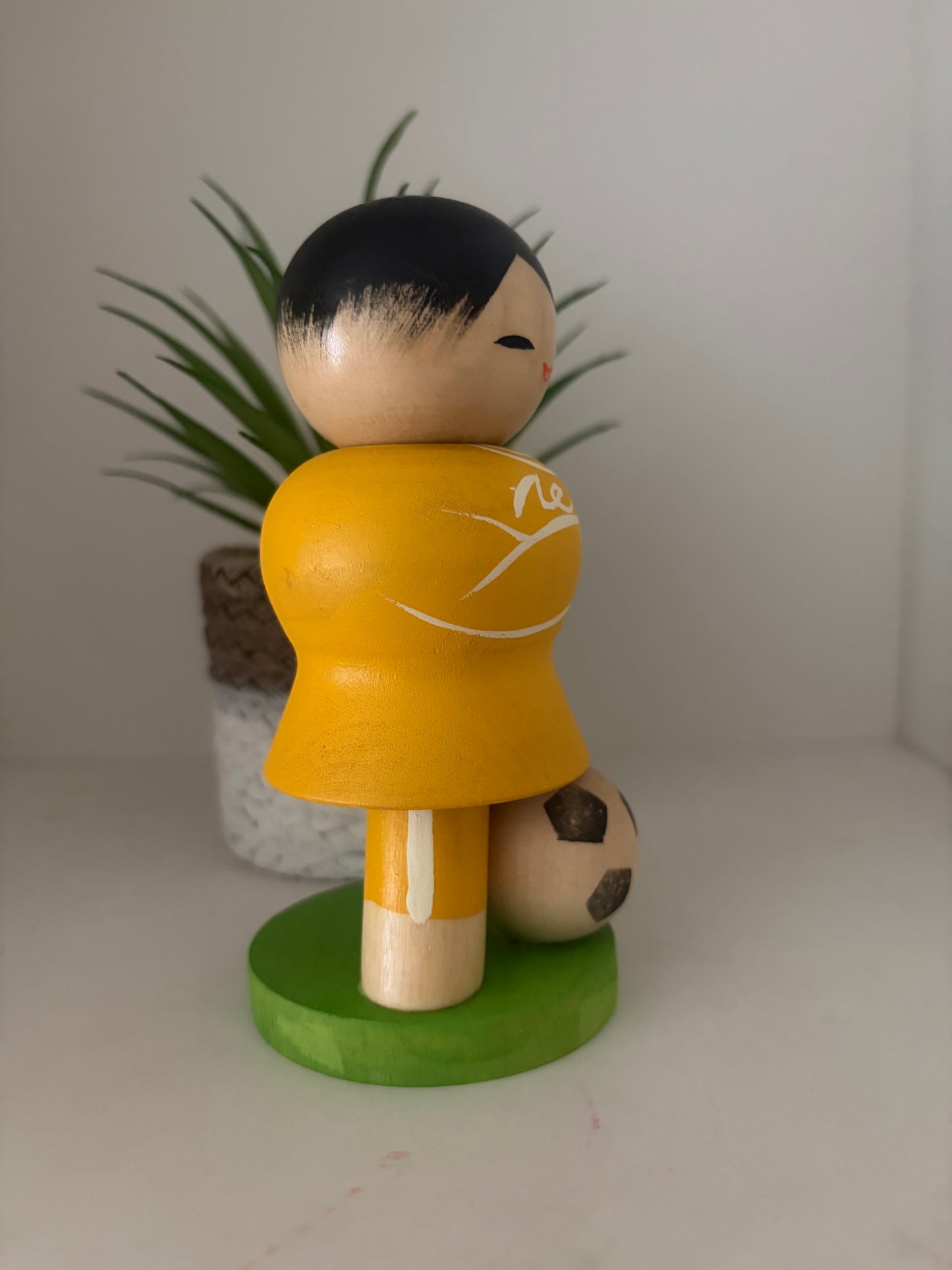 Vintage Sosaku kokeshi by Aoki Ryoka (1931-)