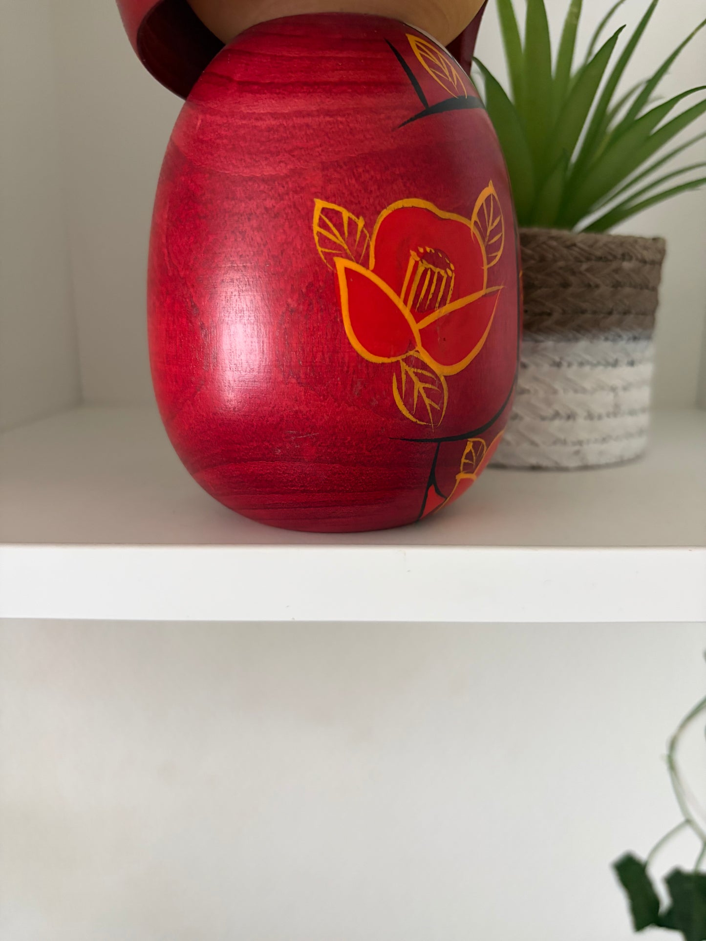 Beautiful vintage Gumma kokeshi by Hajime Miyashita (1940-)
