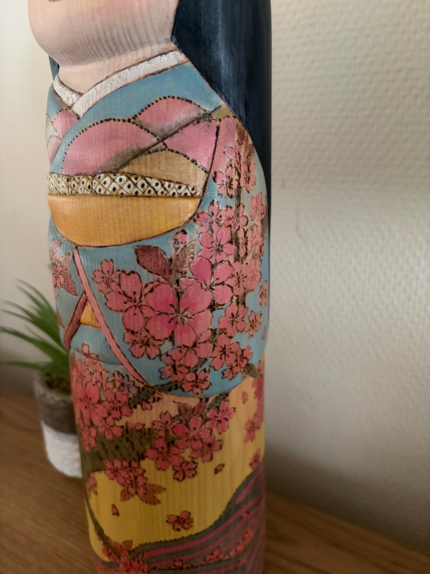 Exclusive award winning kokeshi by Yuko Yamazaki - the award and painting are included!
