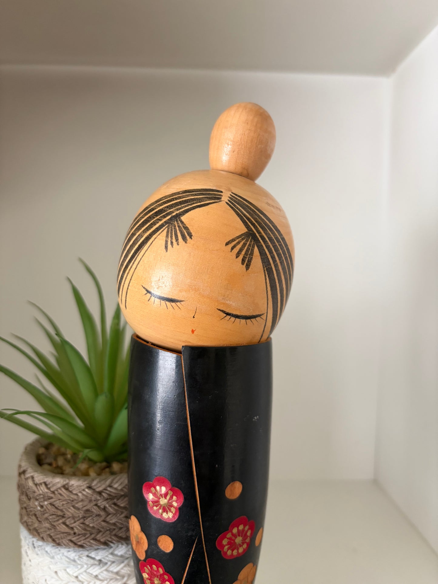 Vintage Sosaku Kokeshi made by Sato Suigai (1920-)