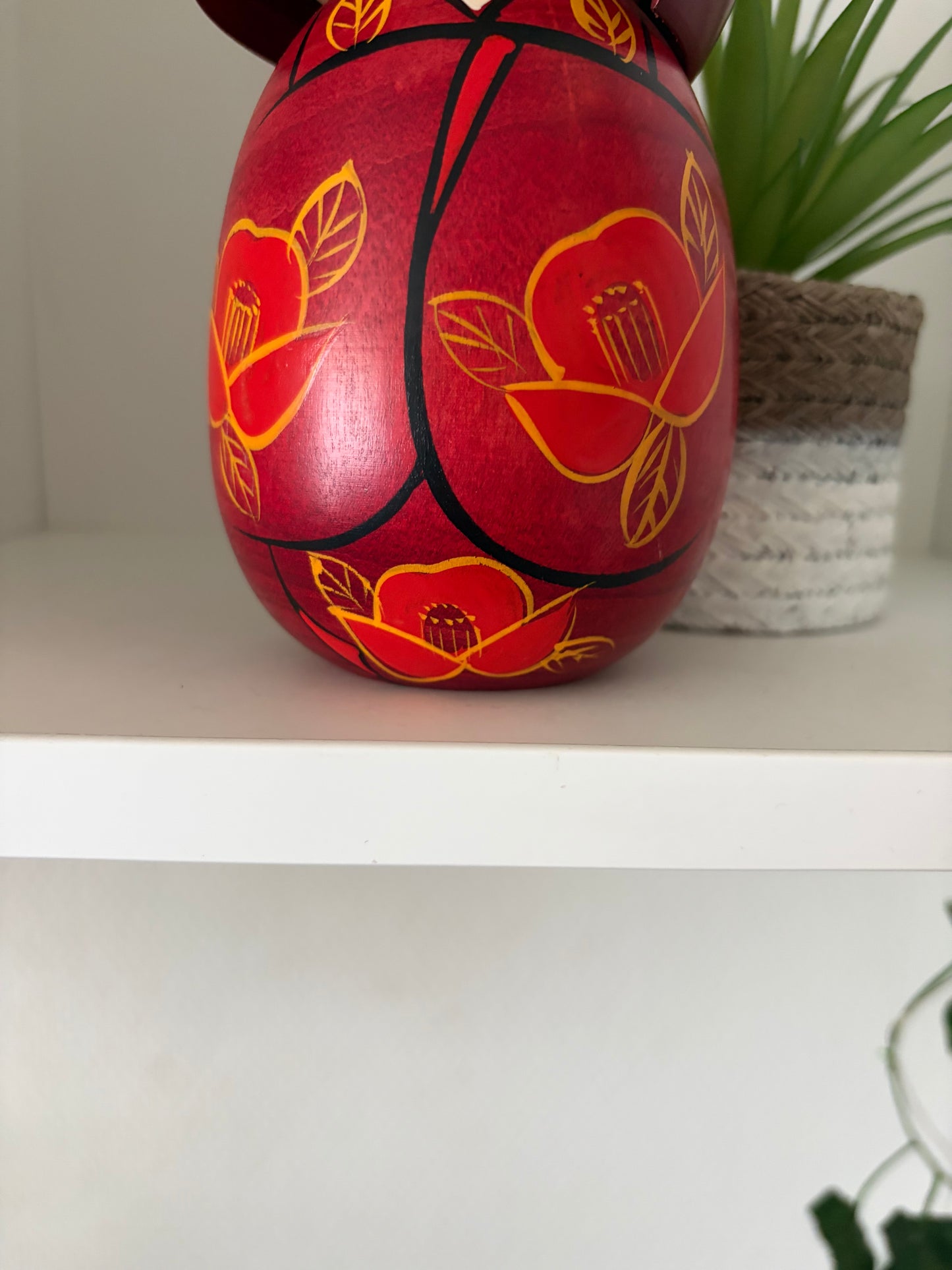 Beautiful vintage Gumma kokeshi by Hajime Miyashita (1940-)