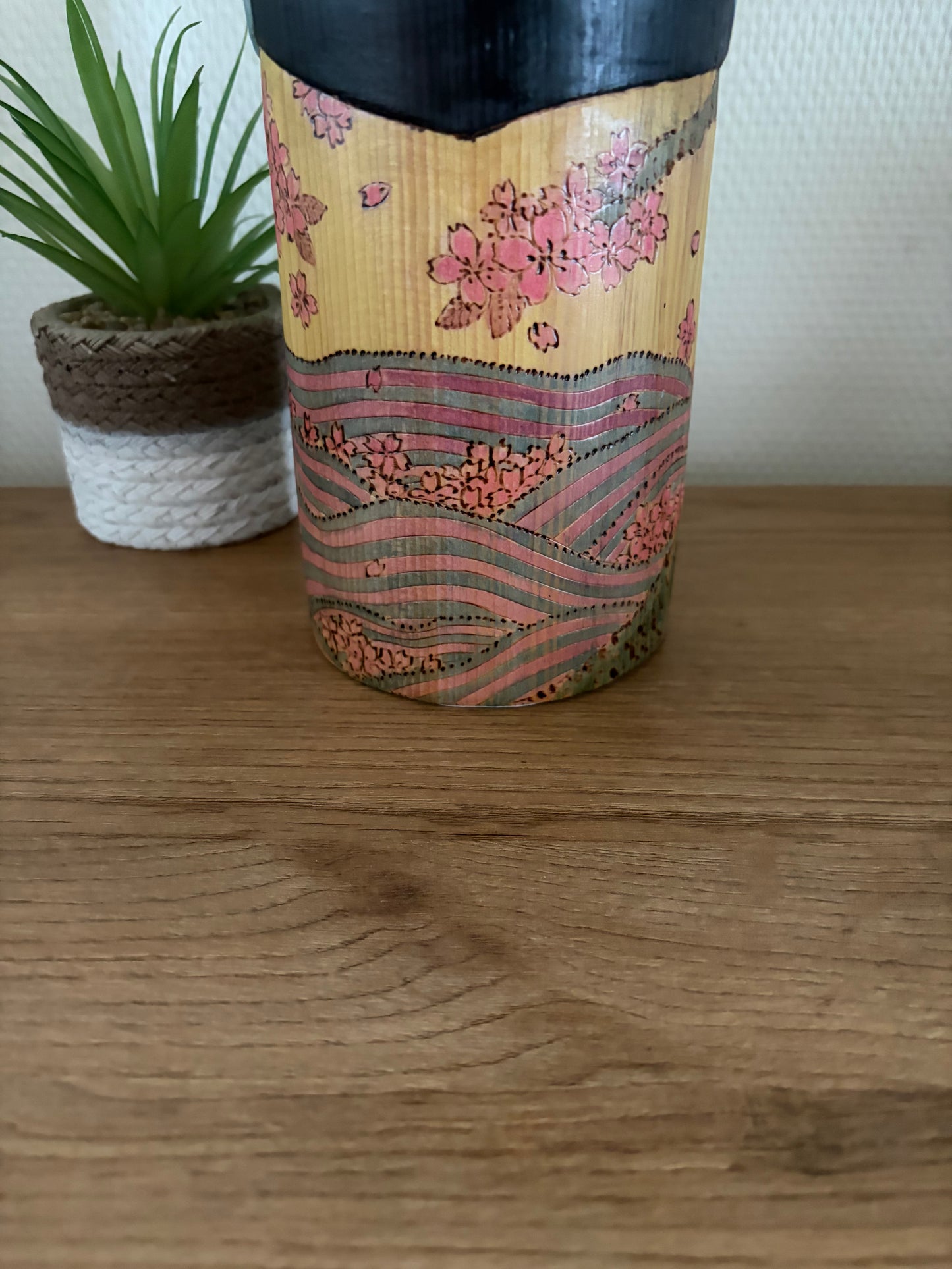 Exclusive award winning kokeshi by Yuko Yamazaki - the award and painting are included!
