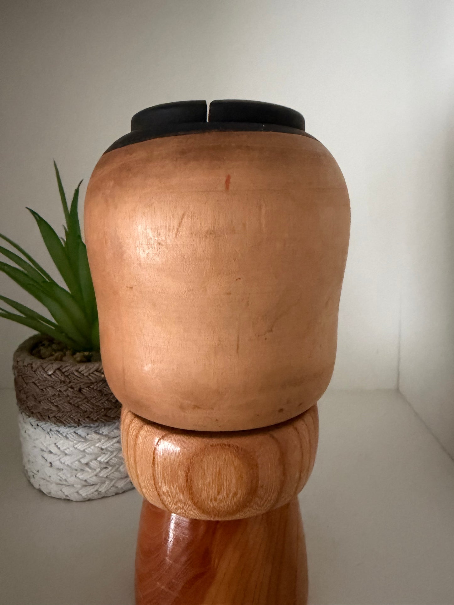 Rare vintage Sosaku kokeshi by Aida Seiho (Harumine) (1926-1998)