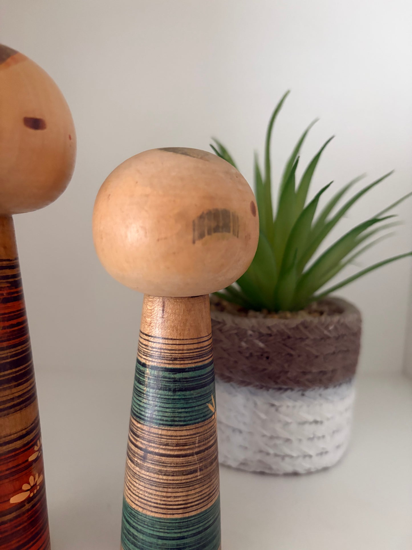 Vintage pair Sosaku kokeshi by Sanpei Yamanaka (1926-2012) - Mother and child