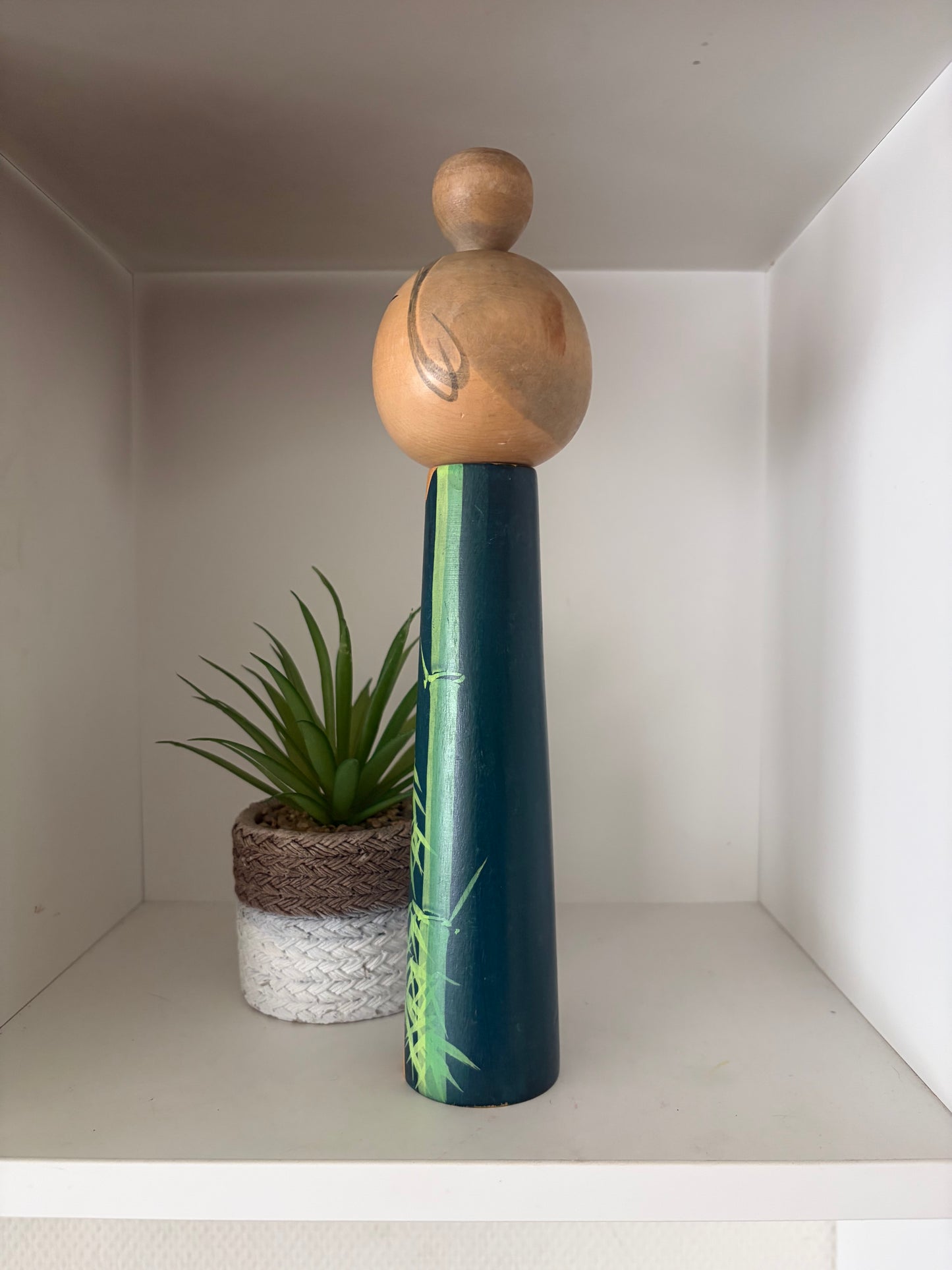 Vintage Sosaku kokeshi by Issetsu Kuribayashi (1924-2011)