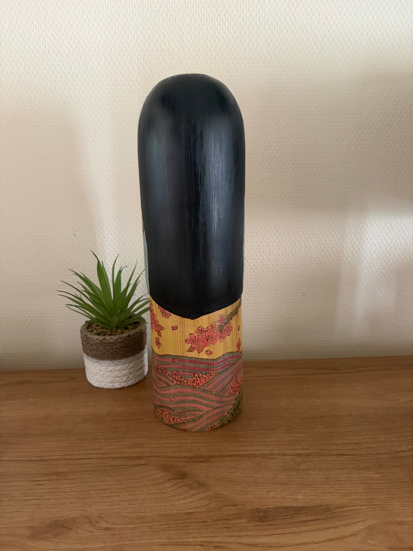 Exclusive award winning kokeshi by Yuko Yamazaki - the award and painting are included!