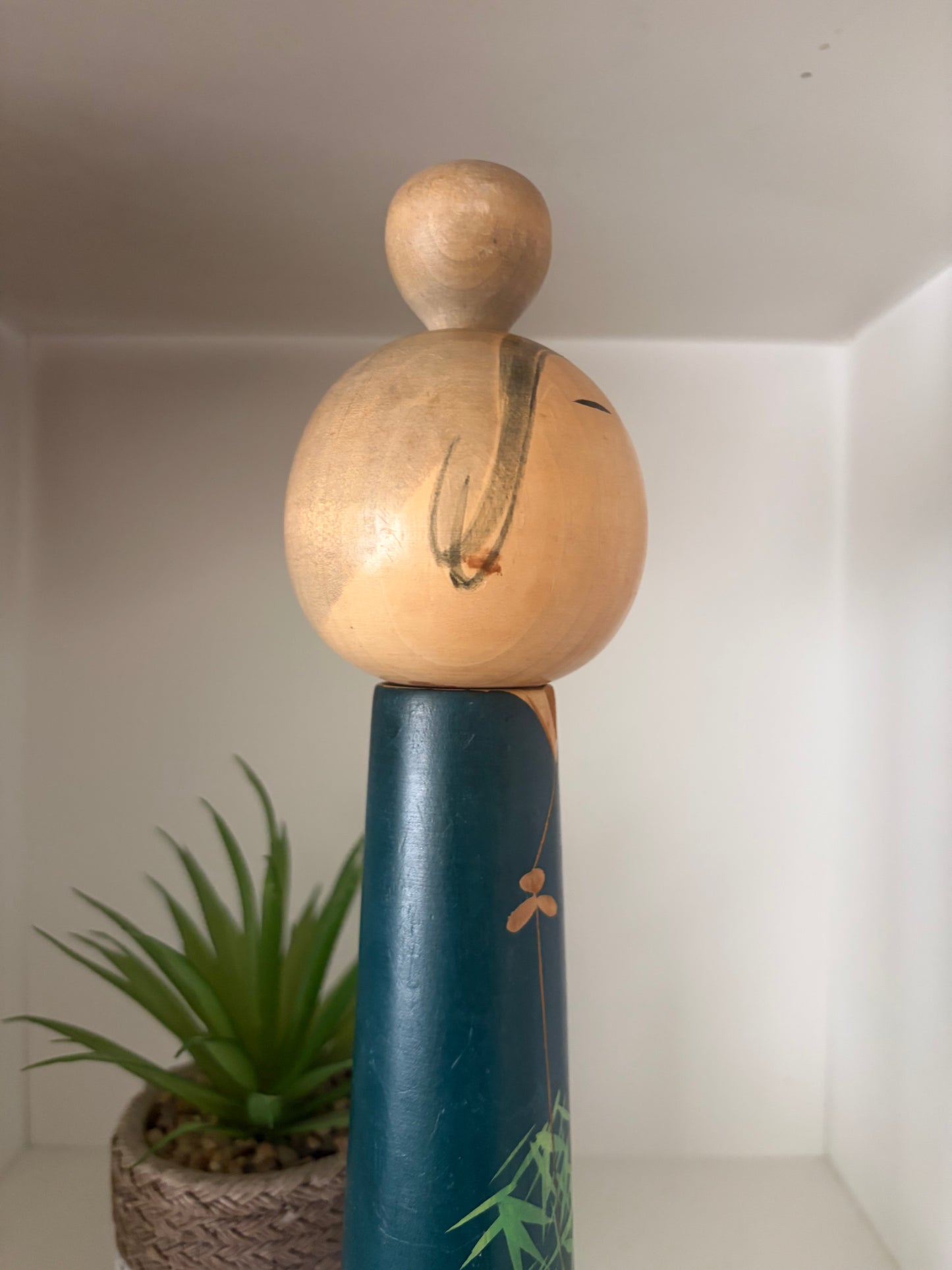 Vintage Sosaku kokeshi by Issetsu Kuribayashi (1924-2011)