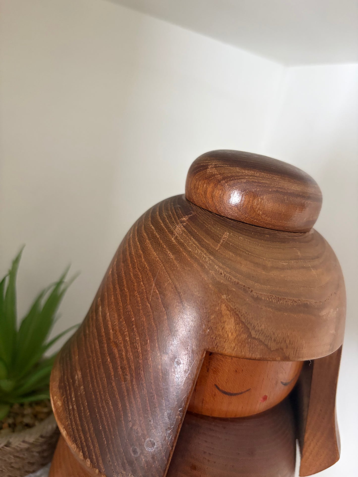 Rare vintage Sosaku kokeshi by Aida Seiho (Harumine) (1926-1998)