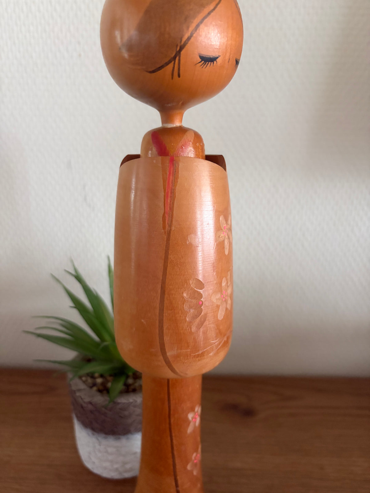Elegant vintage Sosaku kokeshi by Hajime Miyashita (1940-)