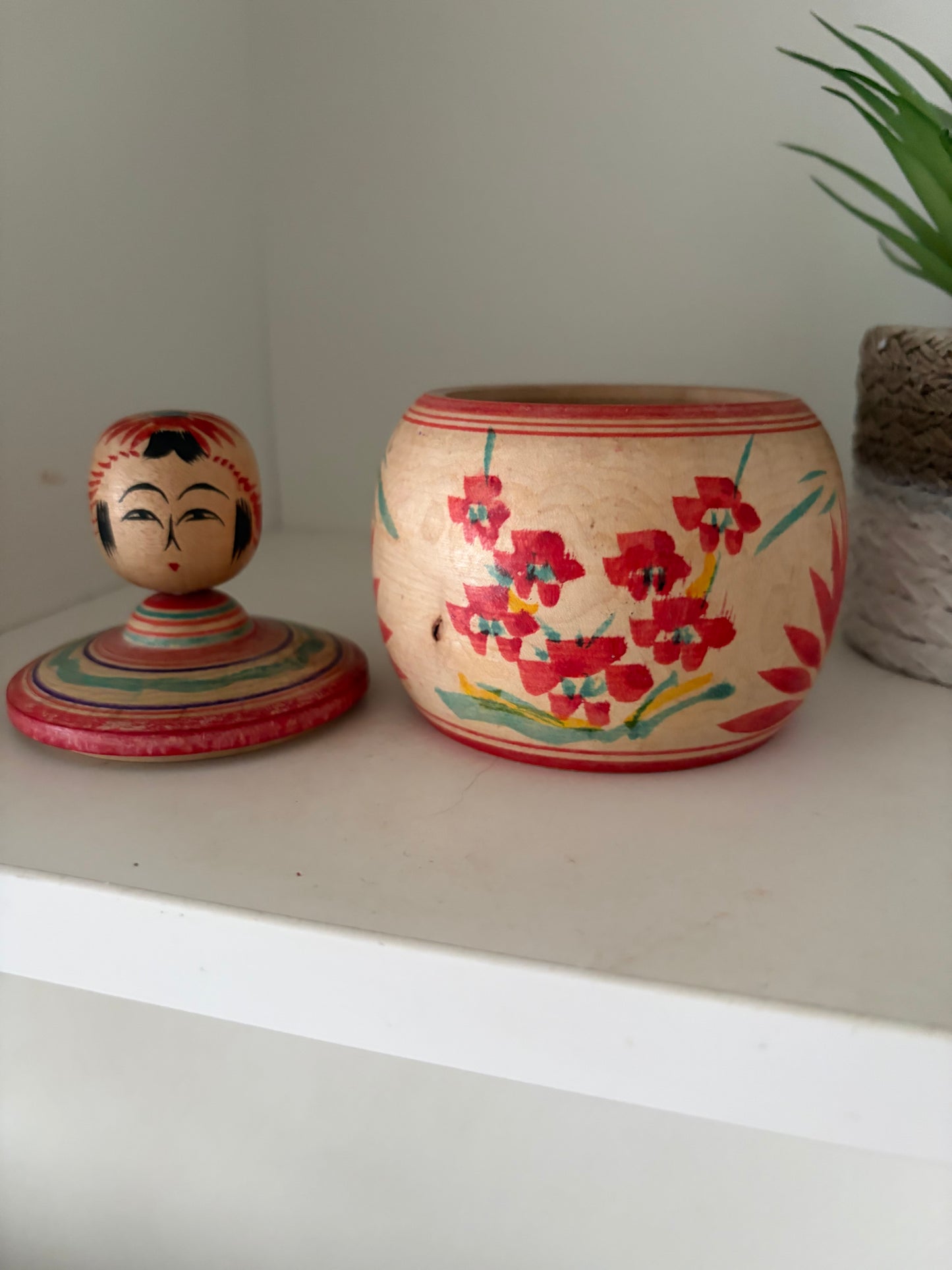 Vintage Ejiko kokeshi by Sato Tetsuro - With storage
