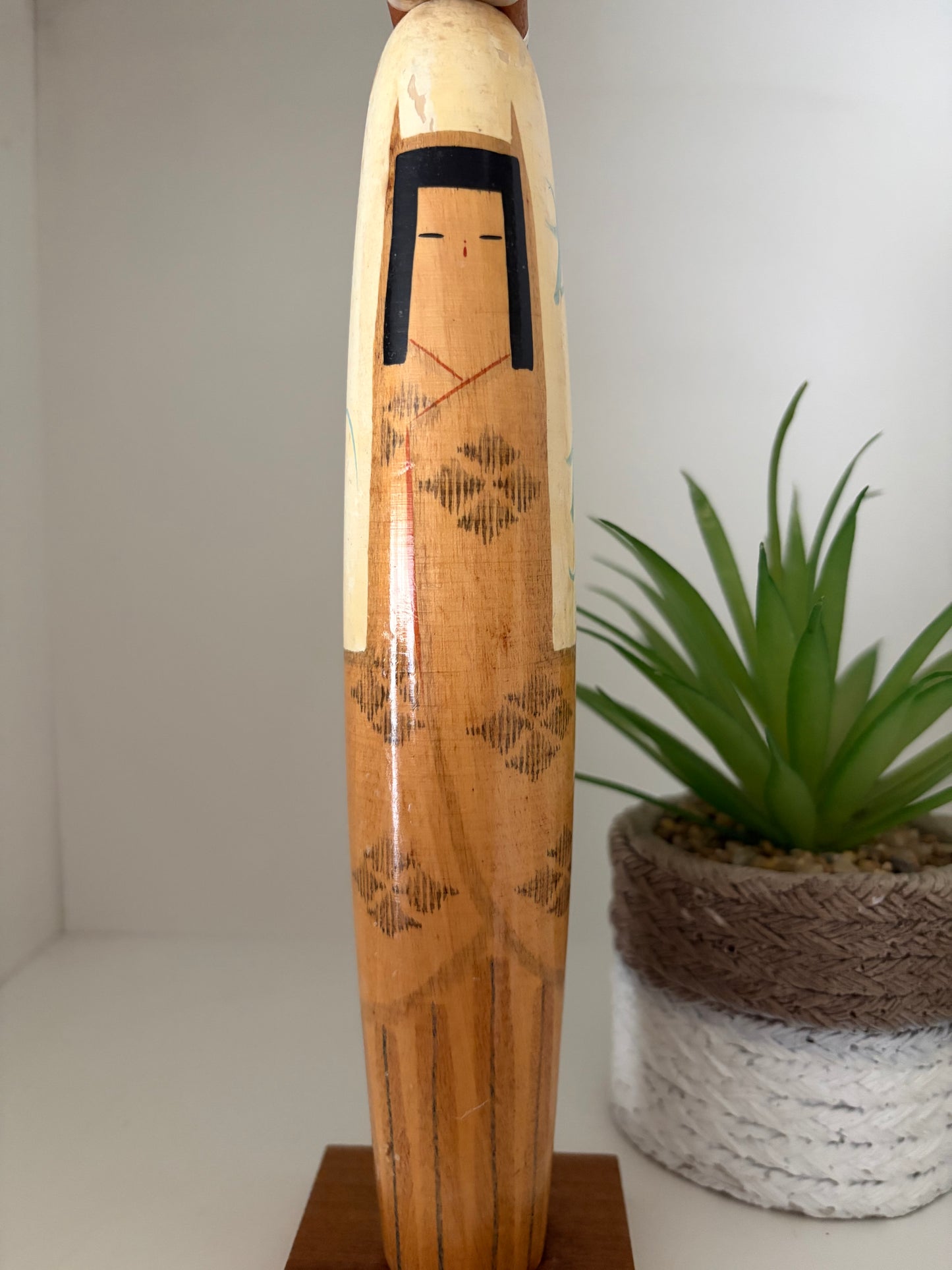 Vintage Sosaku kokeshi by Issetsu Kuribayashi (1924-2011)