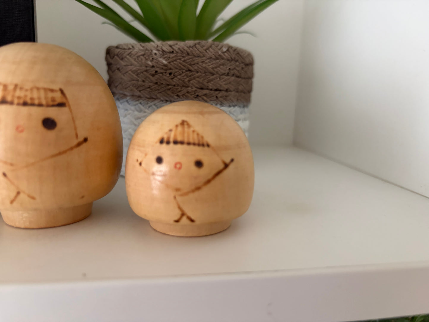 Vintage Sosaku kokeshi by Issetsu Kuribayashi (1924-2011)