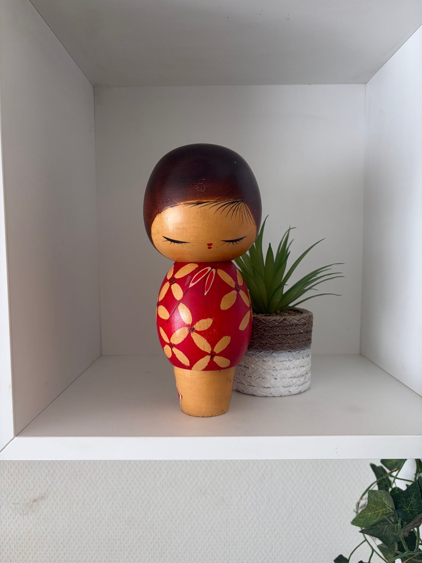 Vintage lovely Sosaku kokeshi by Chie Tamura