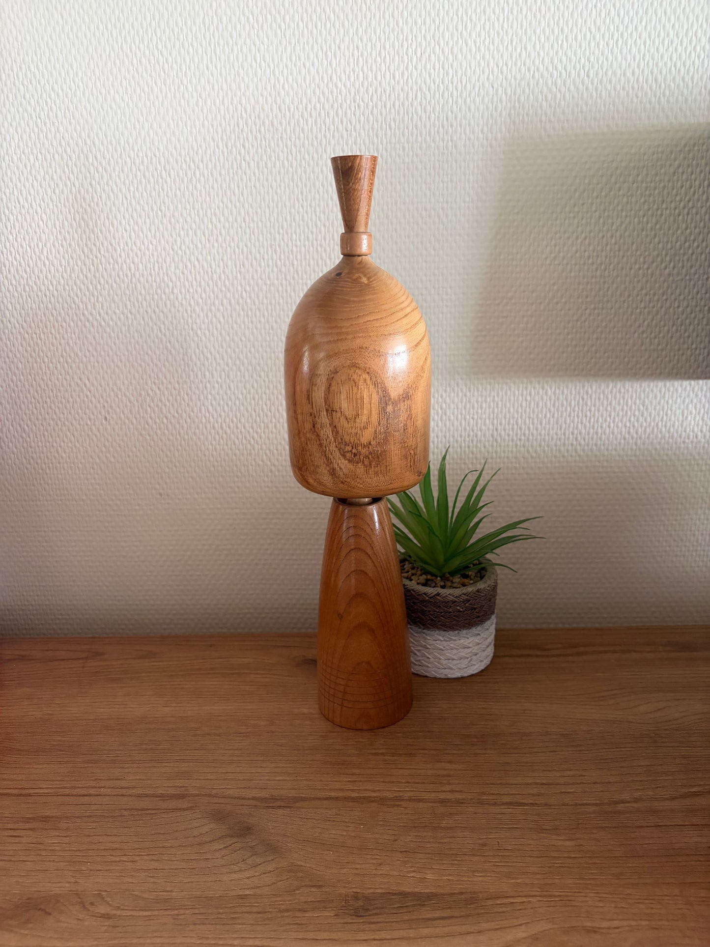 Exclusive Sosaku kokeshi by Shido Shozan (1932-1995)