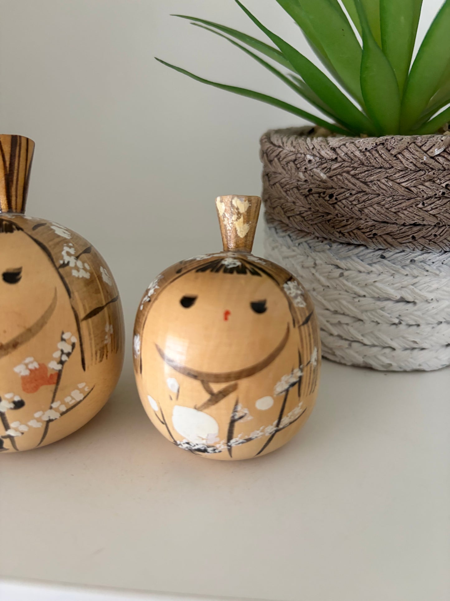 Cute set vintage Sosaku kokesh.