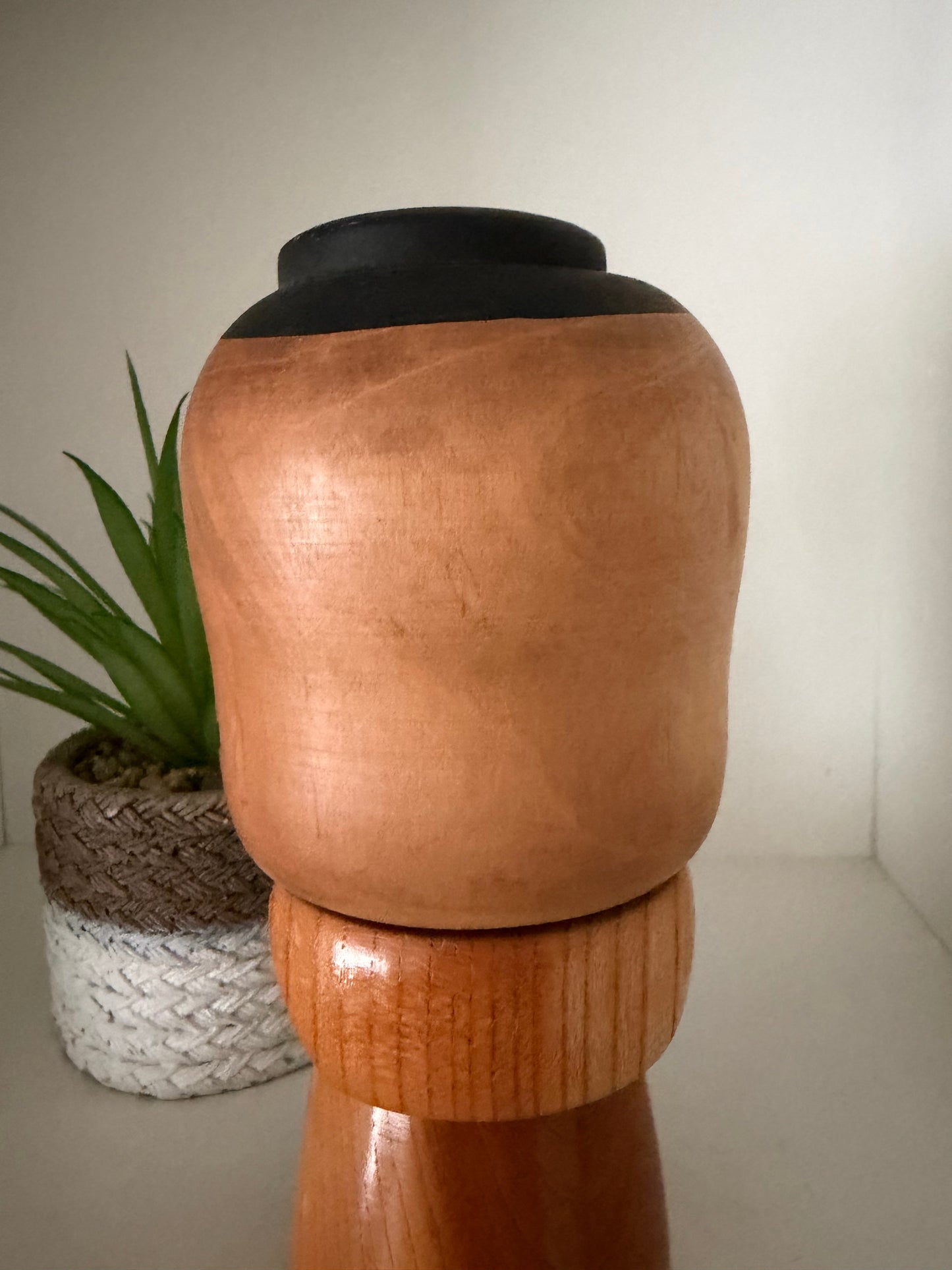 Rare vintage Sosaku kokeshi by Aida Seiho (Harumine) (1926-1998)