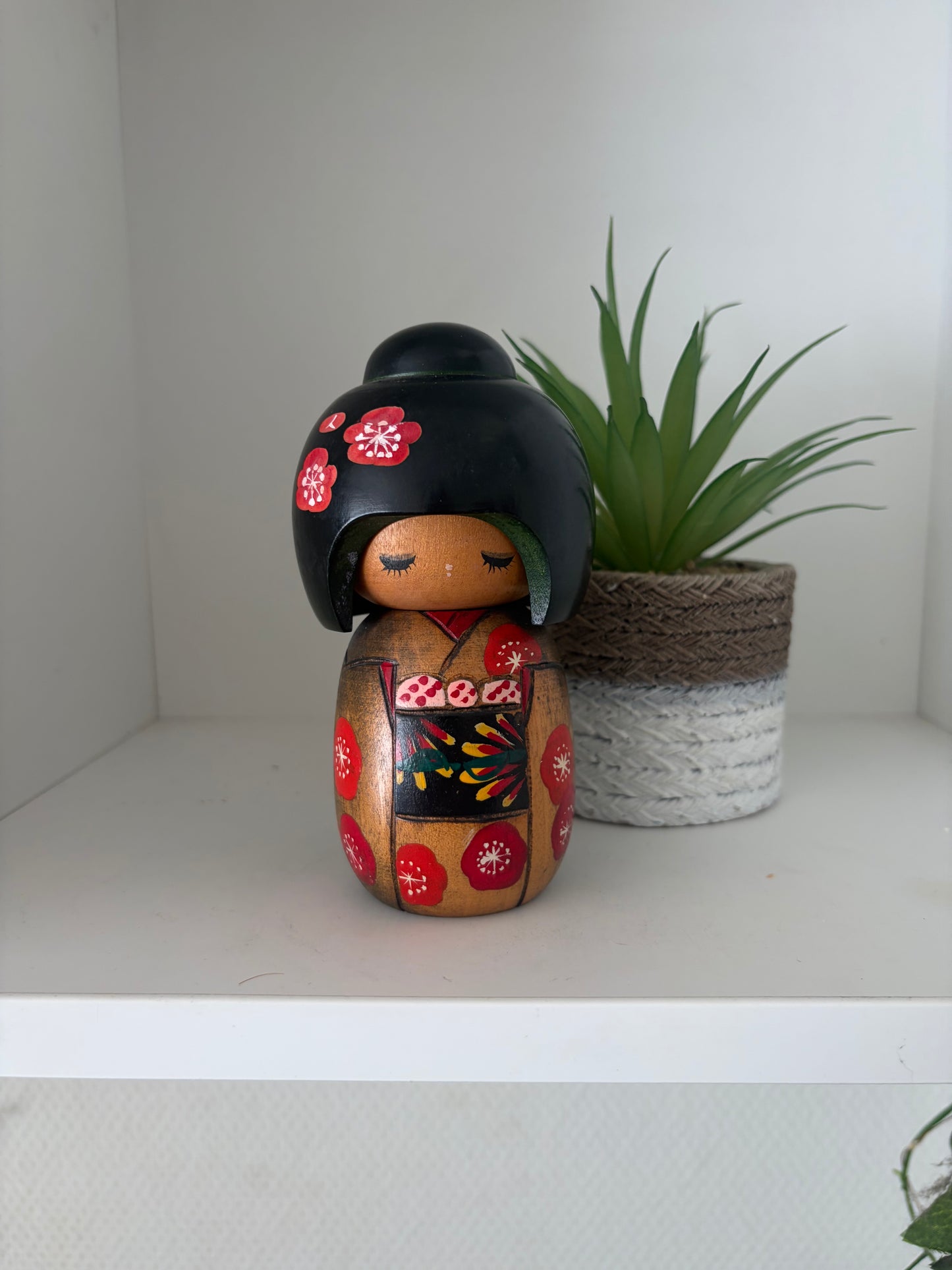 Vintage Gumma kokeshi by Hajime Miyashita (1940-)