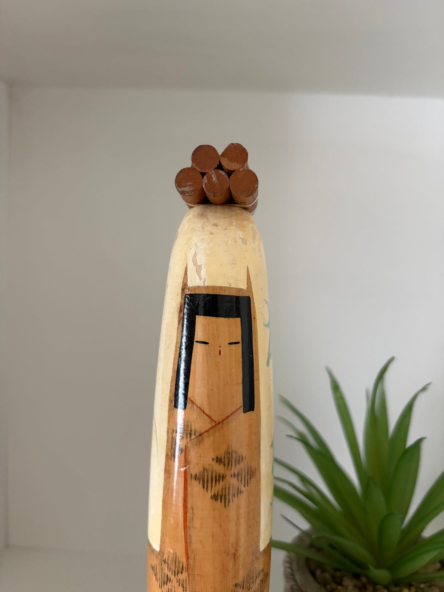 Vintage Sosaku kokeshi by Issetsu Kuribayashi (1924-2011)