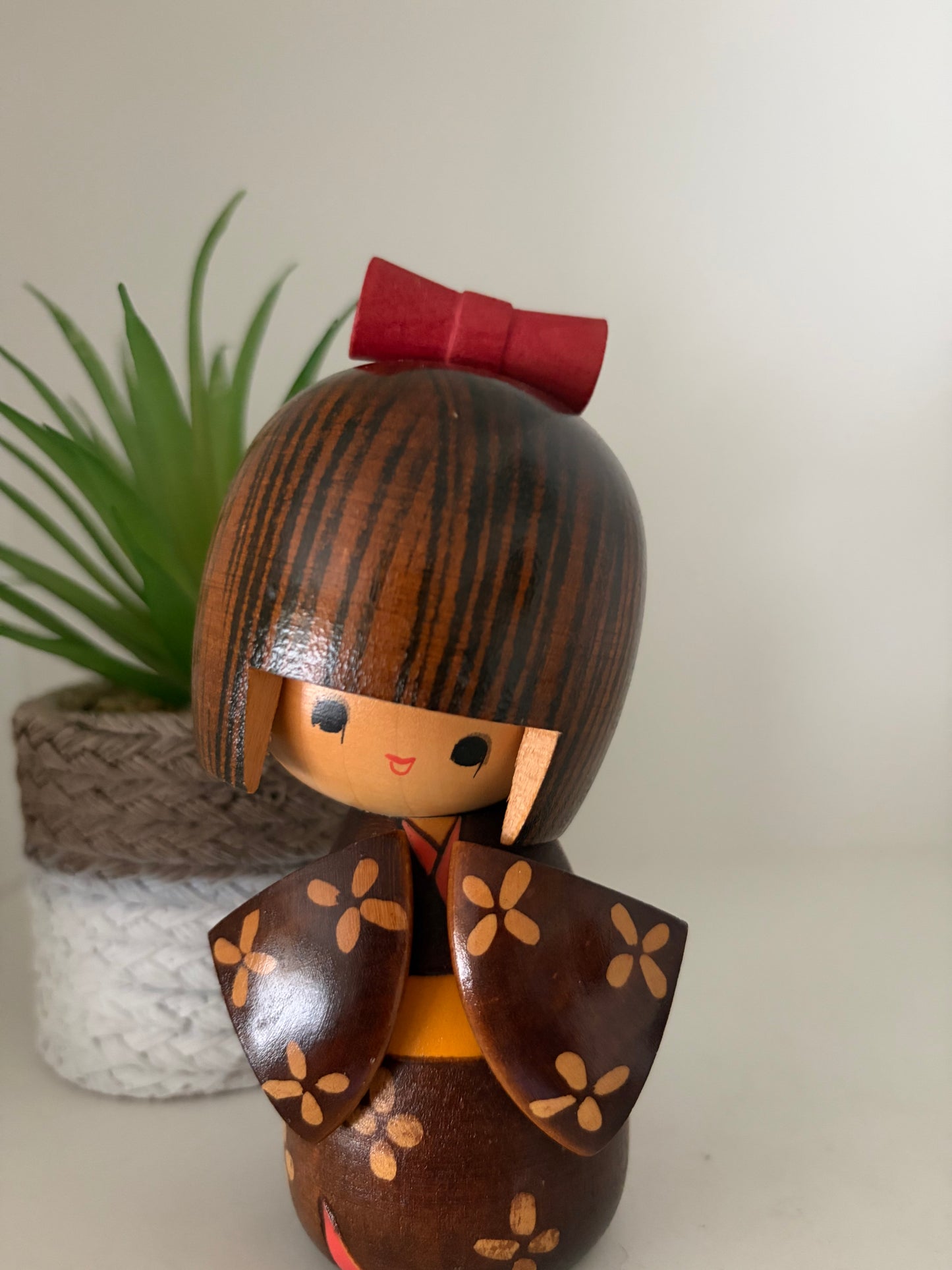 Lovely vintage Sosaku kokeshi by Ishida Tomio