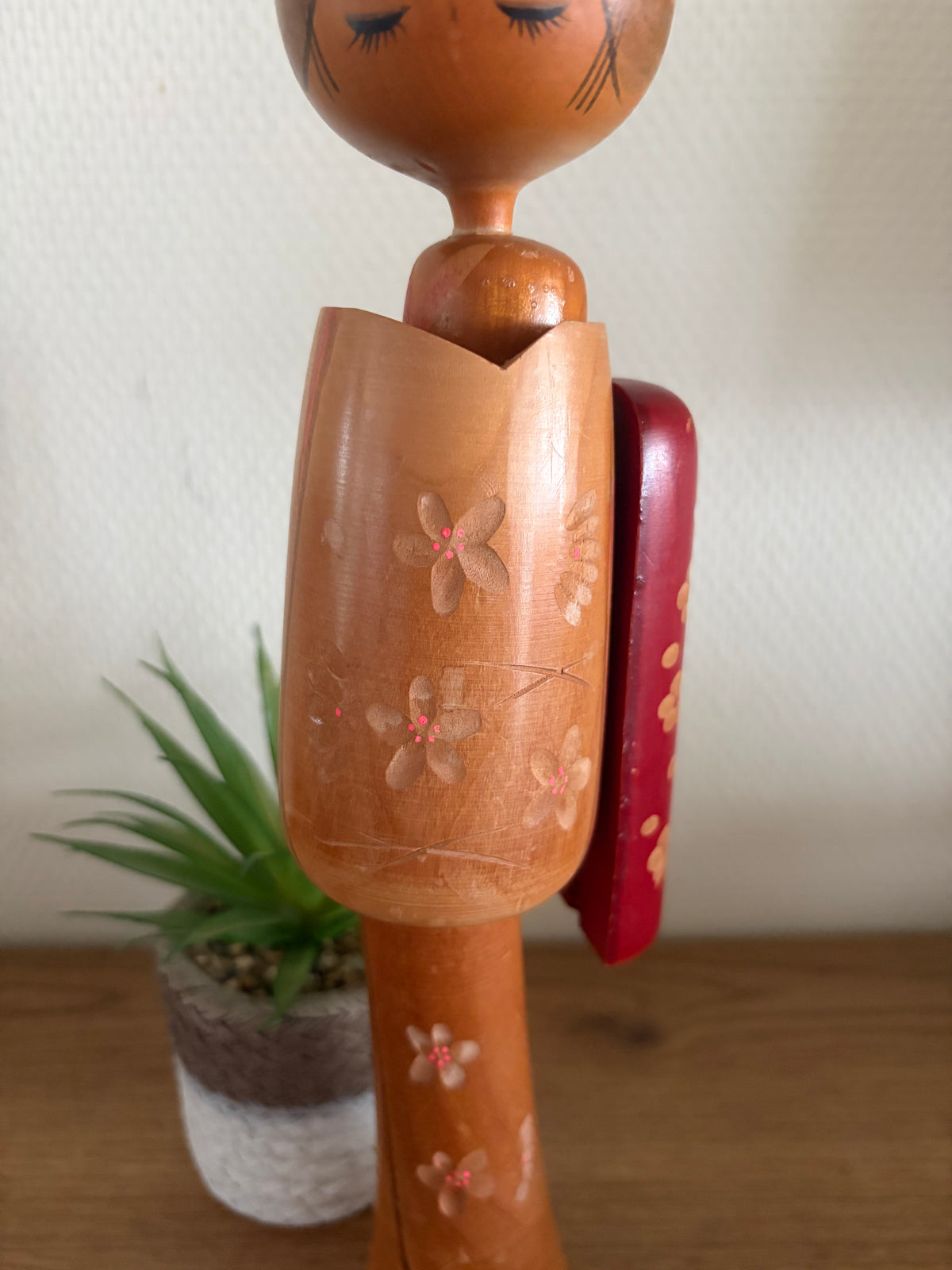 Elegant vintage Sosaku kokeshi by Hajime Miyashita (1940-)