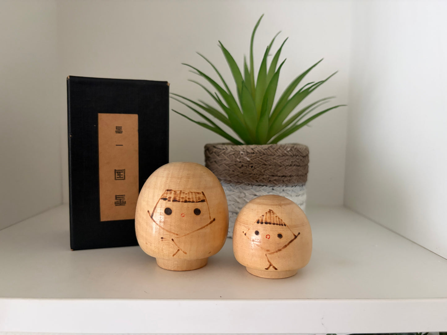 Vintage Sosaku kokeshi by Issetsu Kuribayashi (1924-2011)