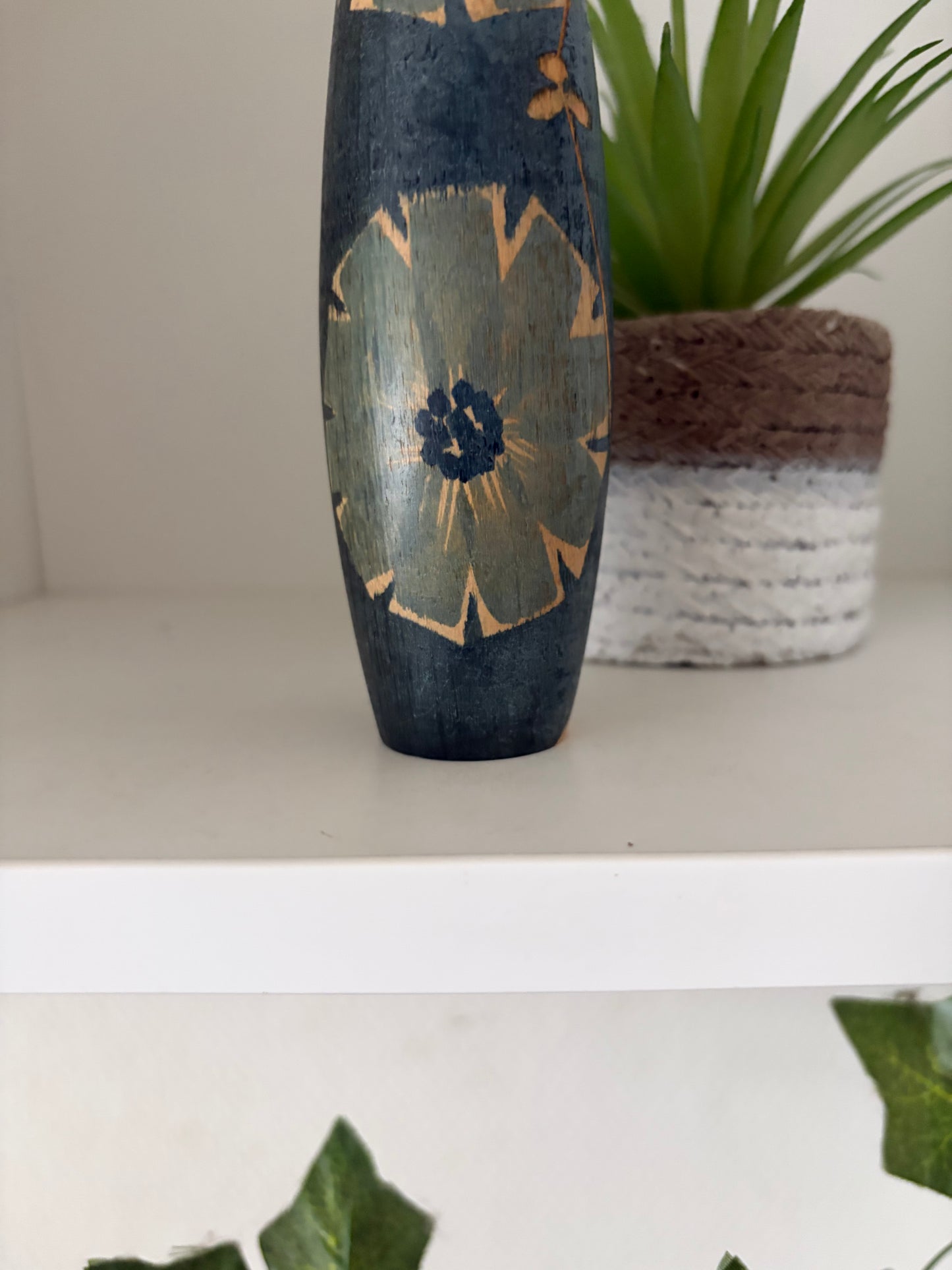 vintage Sosaku kokeshi by Issetsu Kuribayashi (1924-2011)