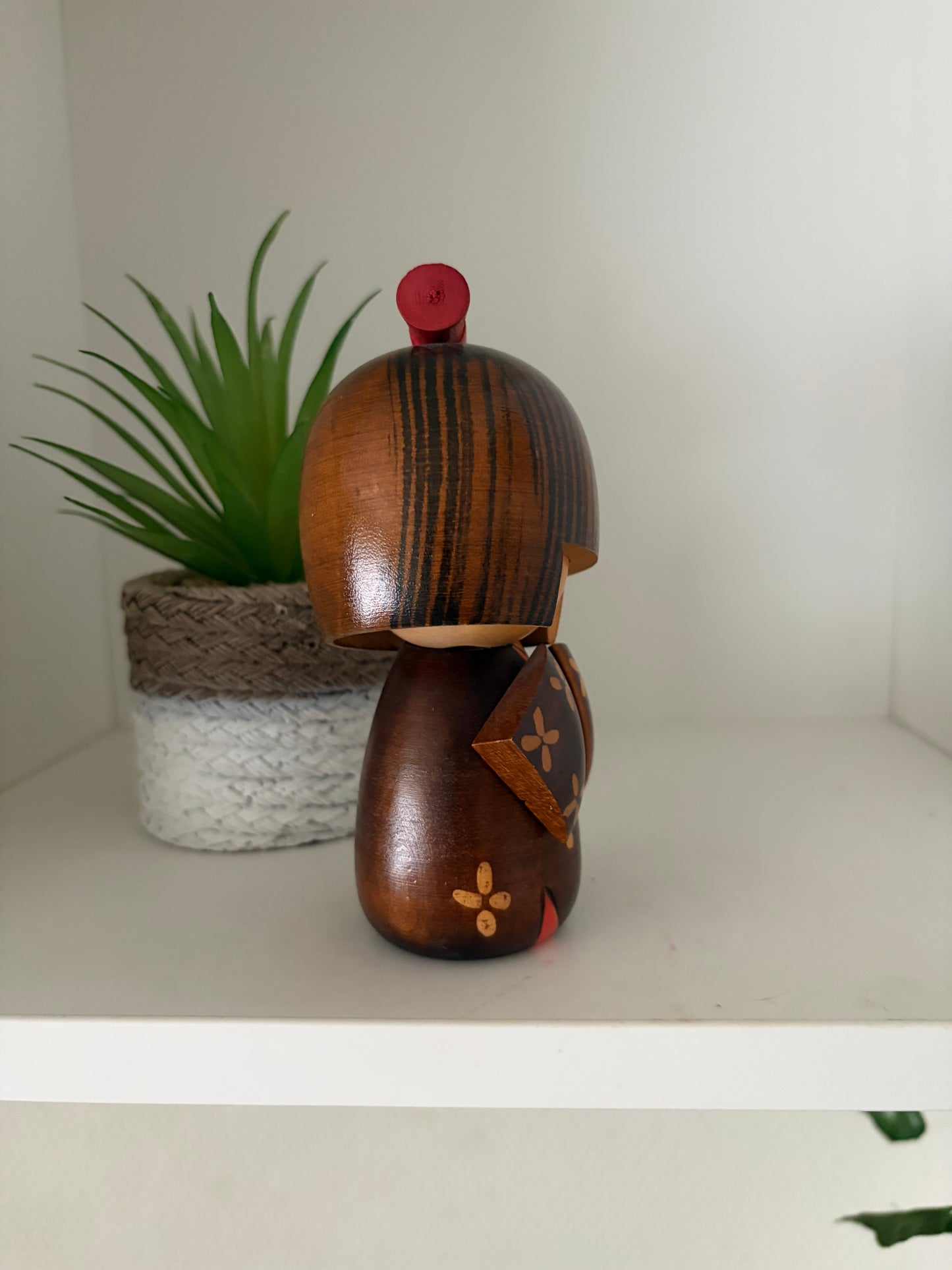 Lovely vintage Sosaku kokeshi by Ishida Tomio