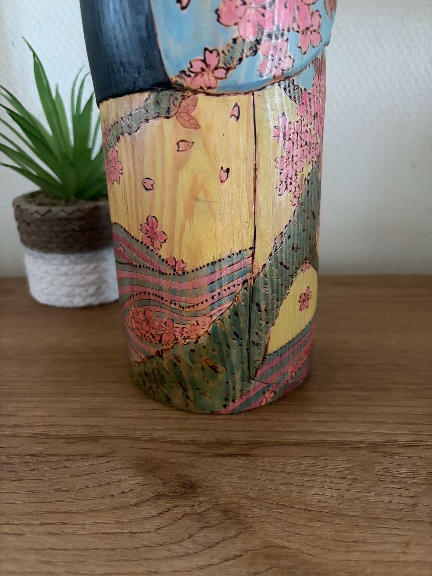 Exclusive award winning kokeshi by Yuko Yamazaki - the award and painting are included!