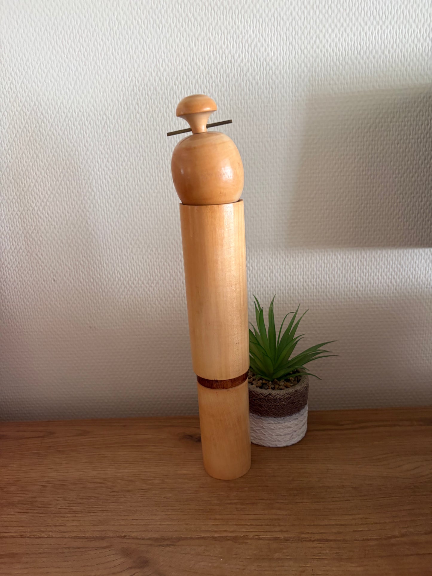 Vintage Sosaku kokeshi by Sato Suigai (1920-)