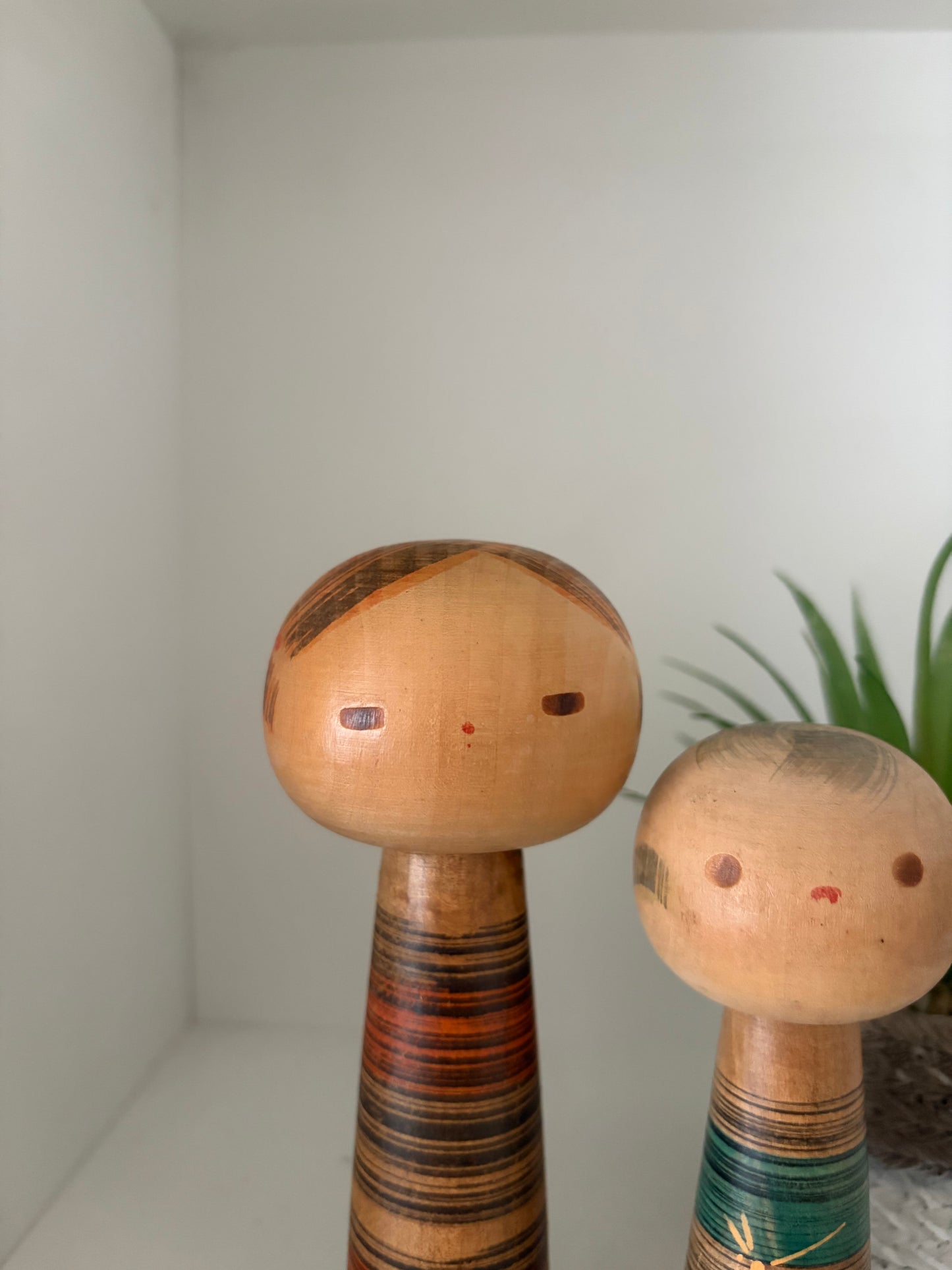 Vintage pair Sosaku kokeshi by Sanpei Yamanaka (1926-2012) - Mother and child
