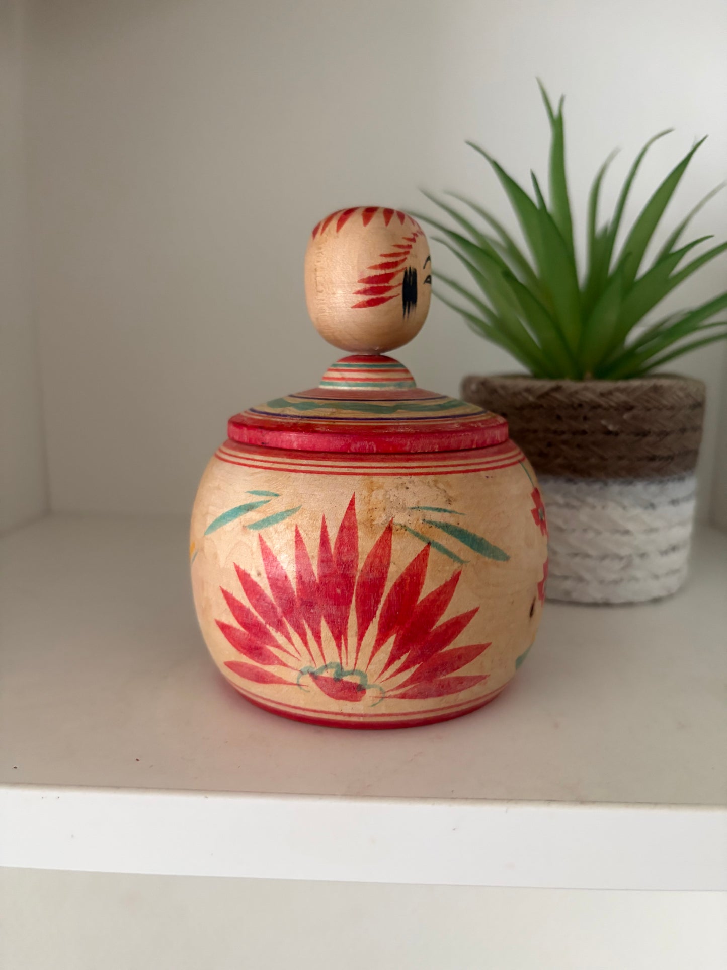 Vintage Ejiko kokeshi by Sato Tetsuro - With storage