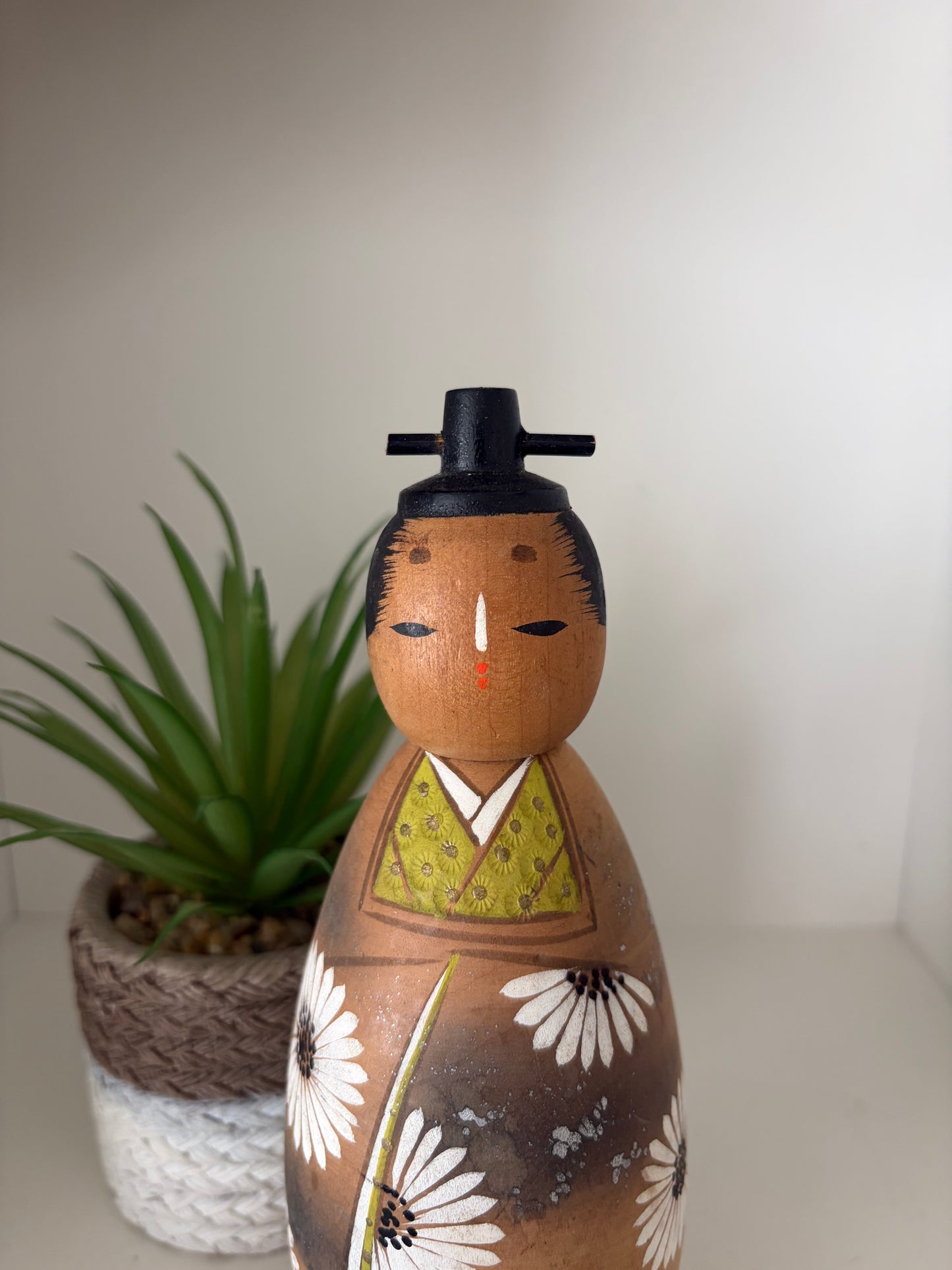 Lovely vintage Sosaku kokeshi by Aoki Ryoka (1931-)